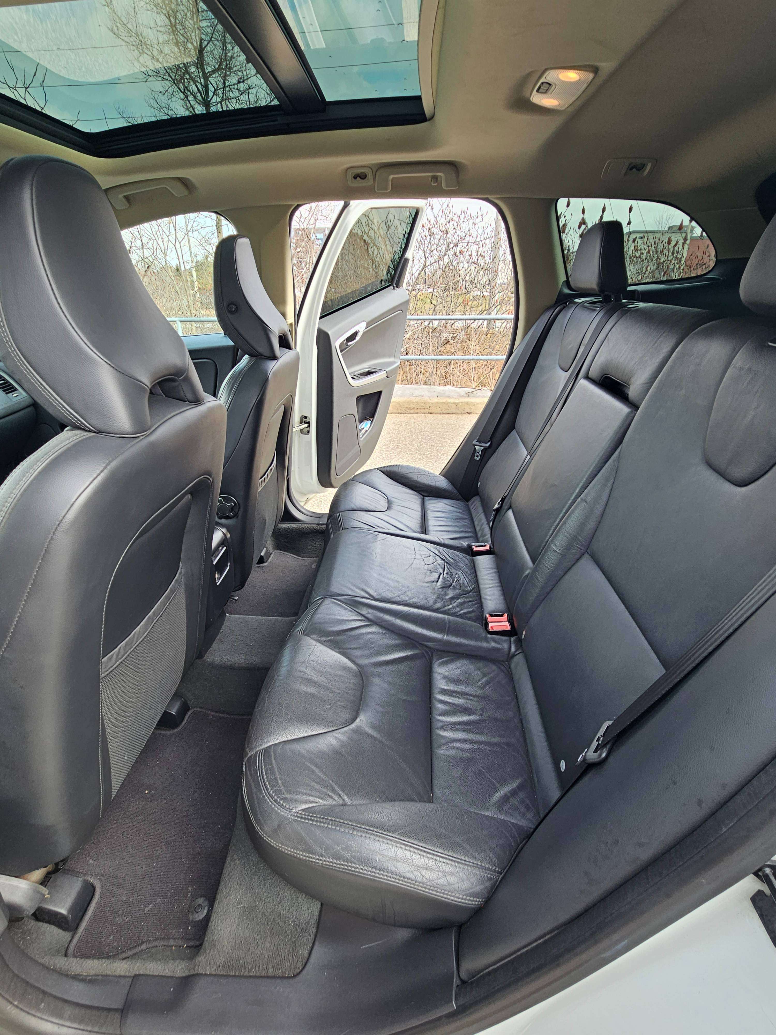 2013 Volvo XC60 T6 thumb 8