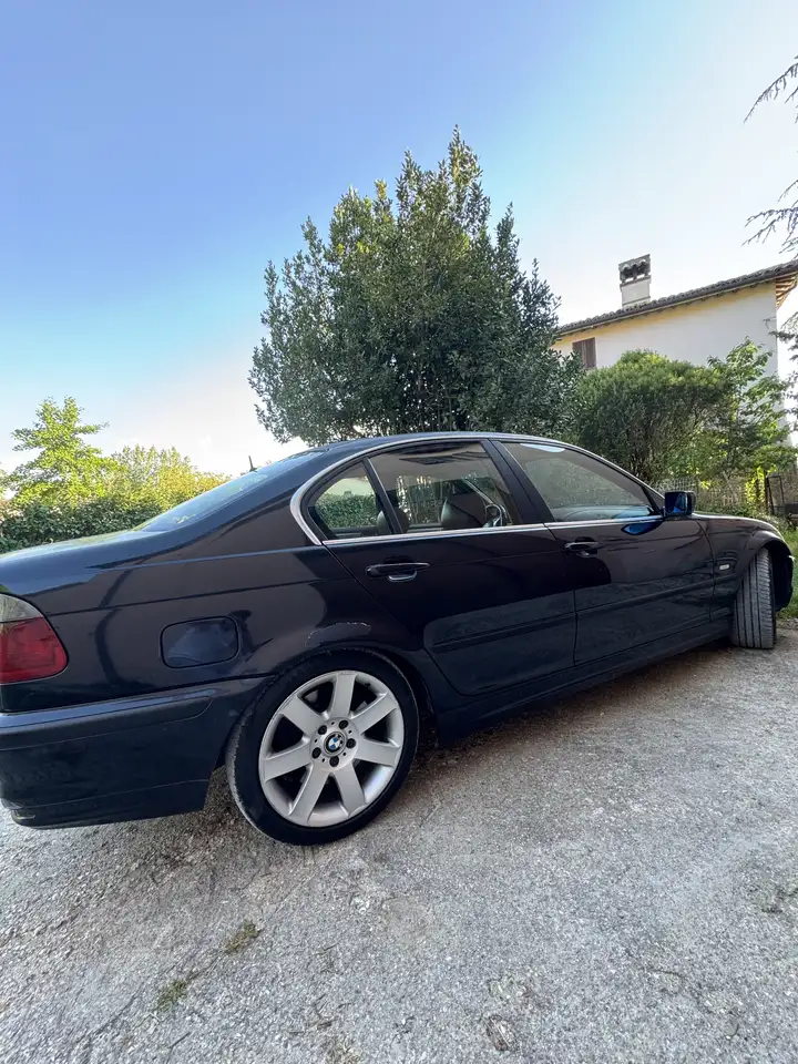 BMW 330d, foto 1