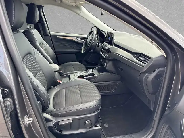 Ford Kuga view 3