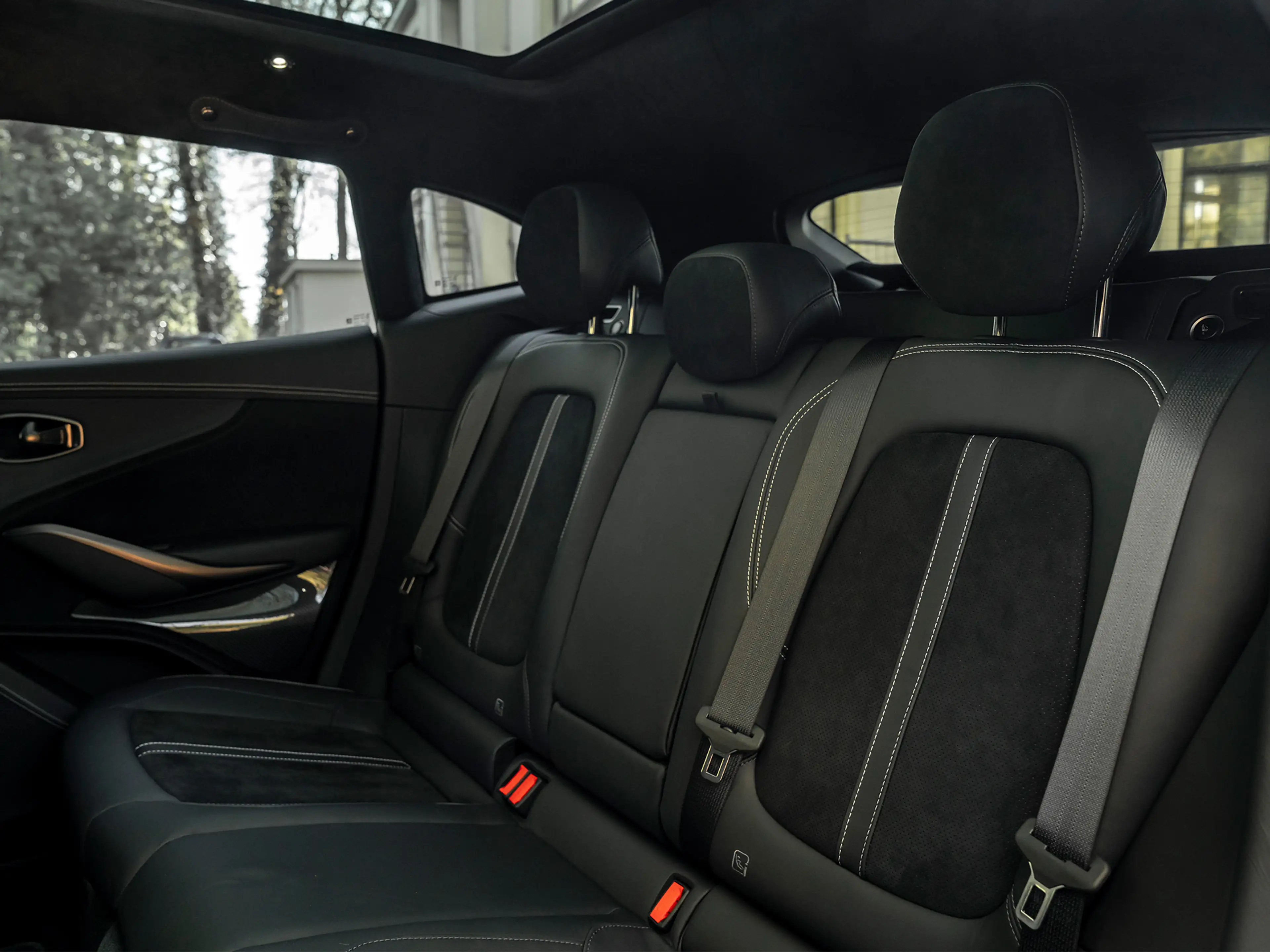 Aston Martin DBX 707 4.0 V8 | Veel carbon! | Alcantara interieur | — photo 9