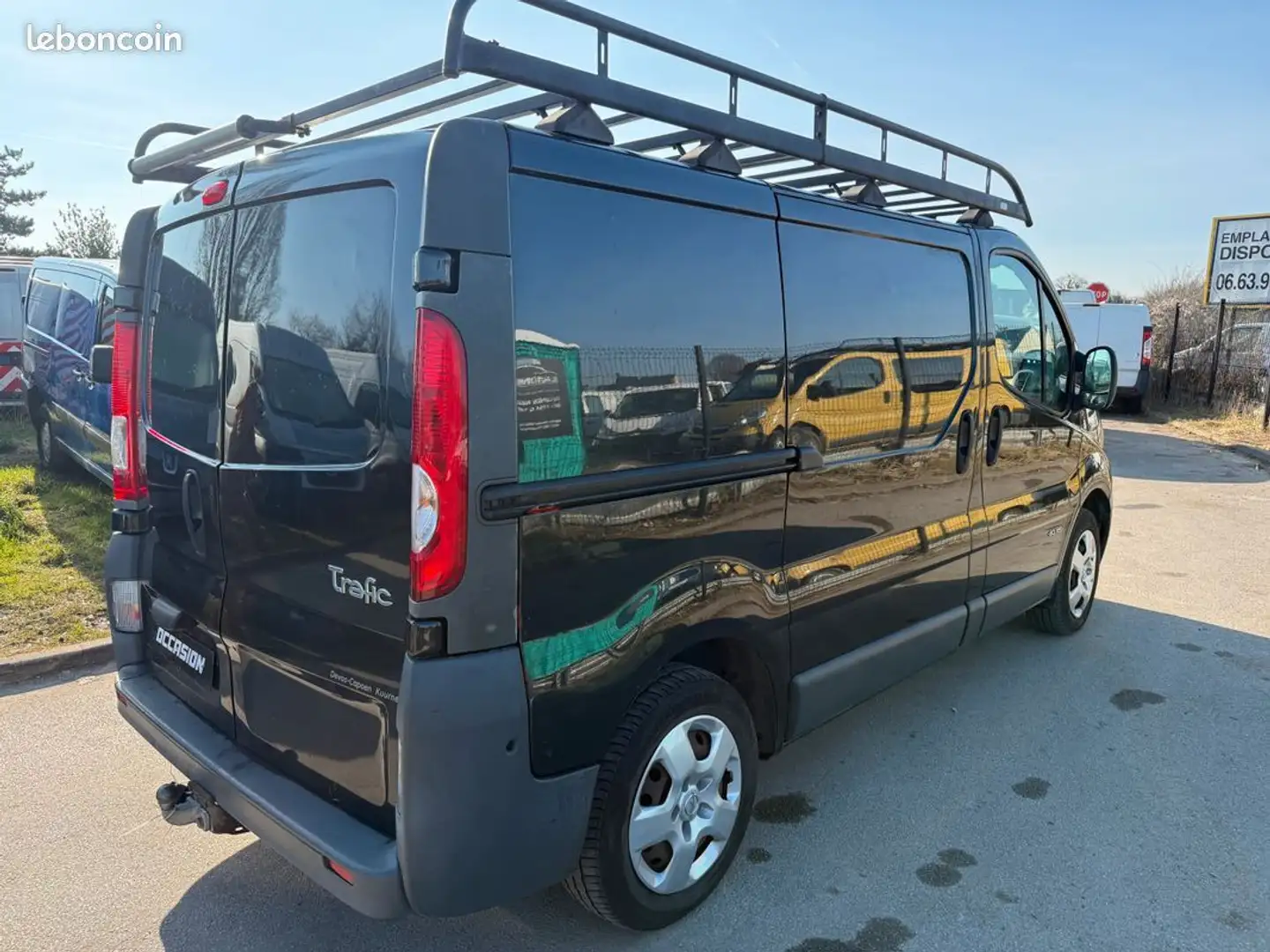 Renault Trafic 2.0 DCI 115cv L1H1 Clim-Gallerie-Attelage-153000Km Czarny - 2