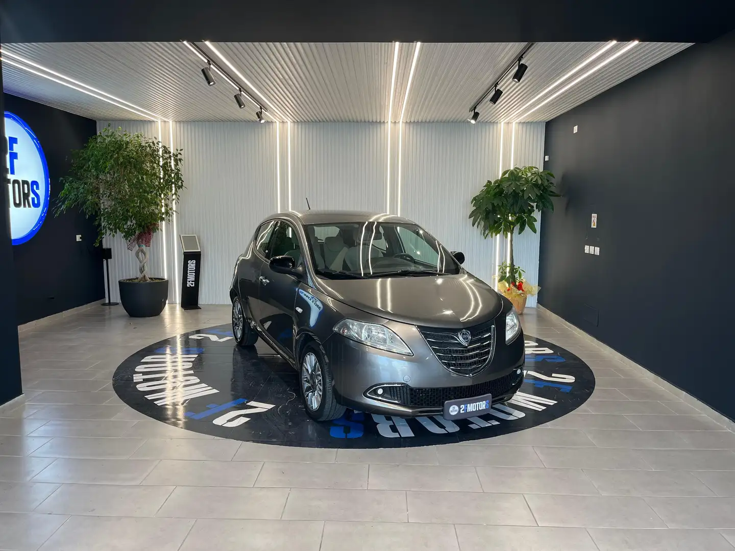Lancia Ypsilon 1.3 mjt Silver Grau - 1