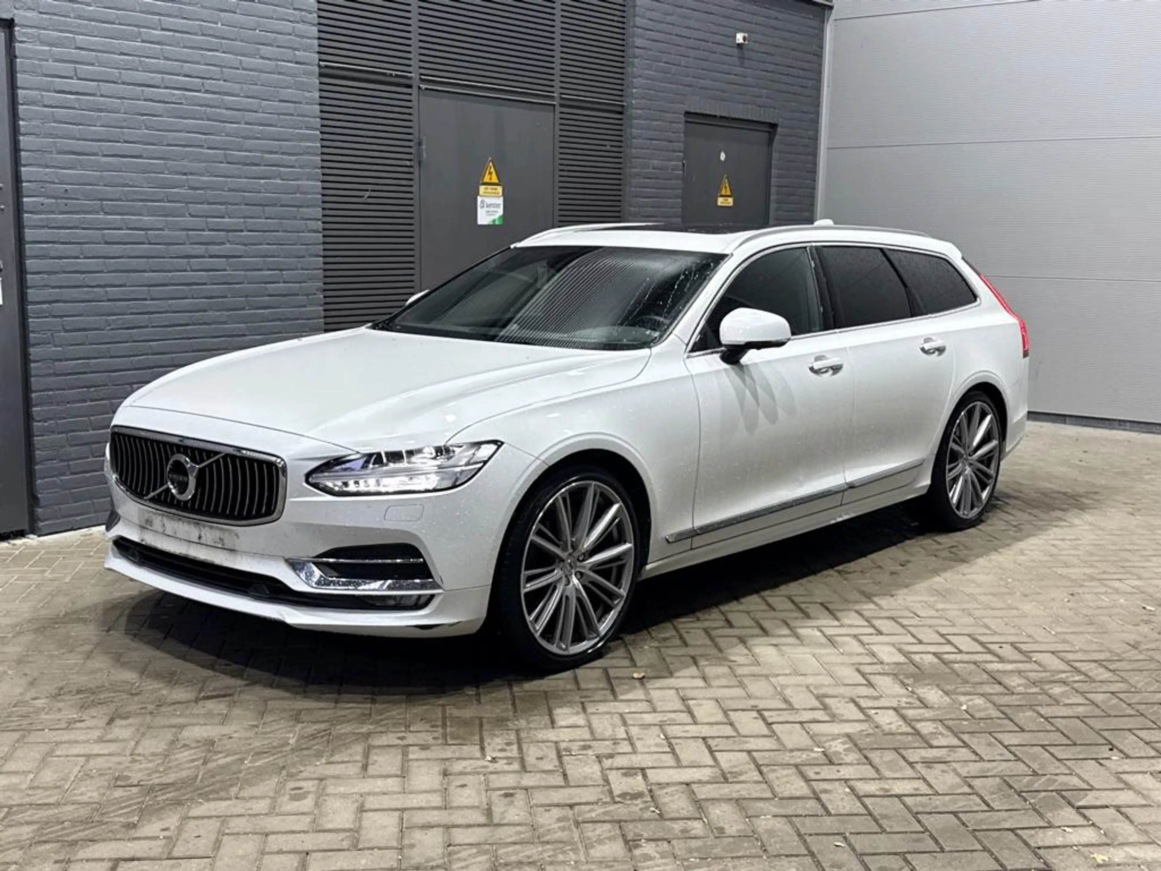 Volvo V90 2.0 T5 Inscription | Bowers&Wilkins | Pilot Assist — photo 4
