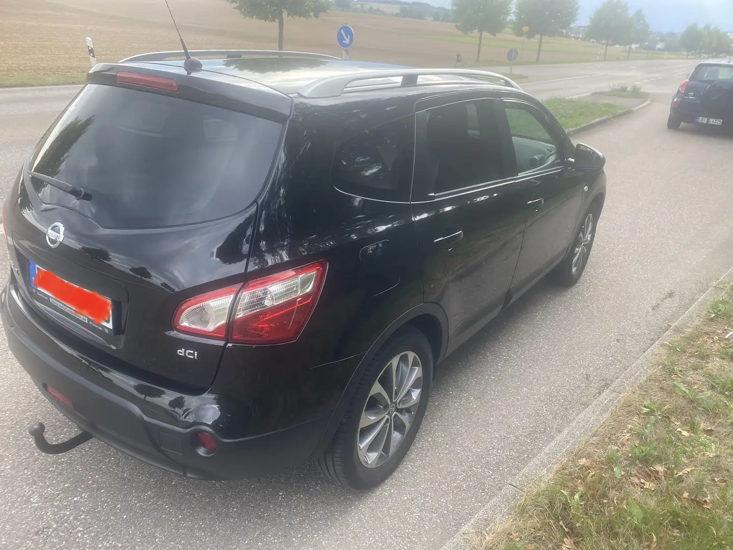 Nissan Qashqai+2 2.0 dCi DPF 4x4 tekna Schwarz - 2