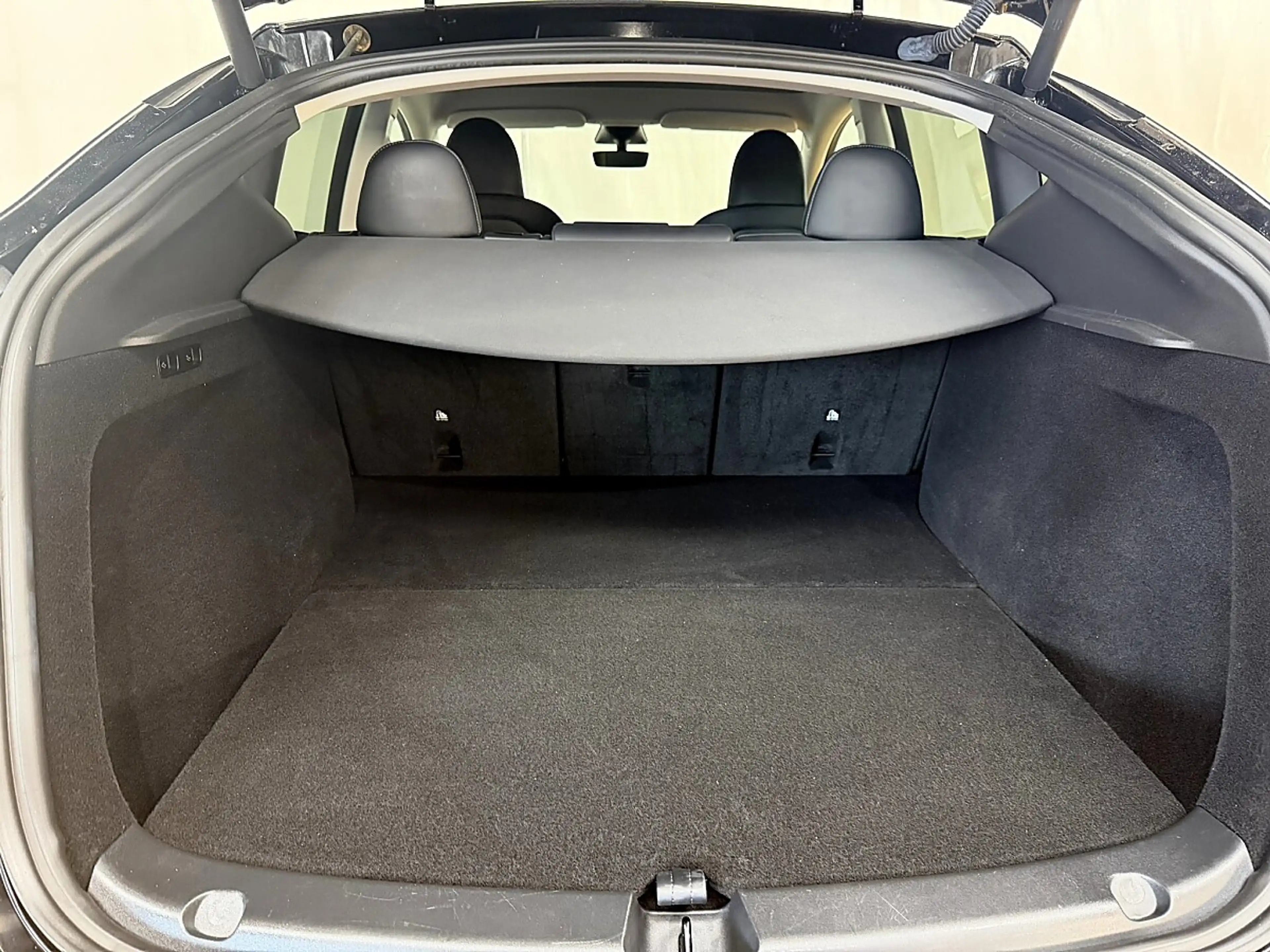 Tesla Model Y Dual Maximale Reichweite Dual AWD — photo 20