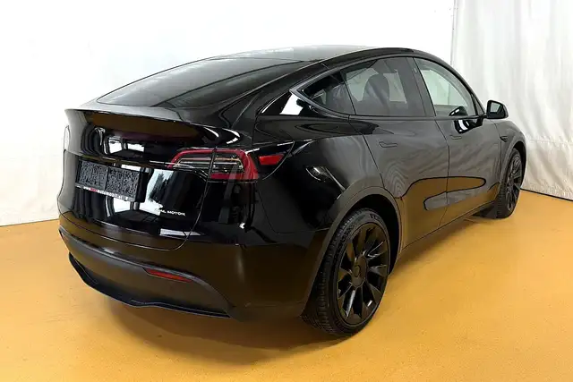 Tesla Model Y view 3
