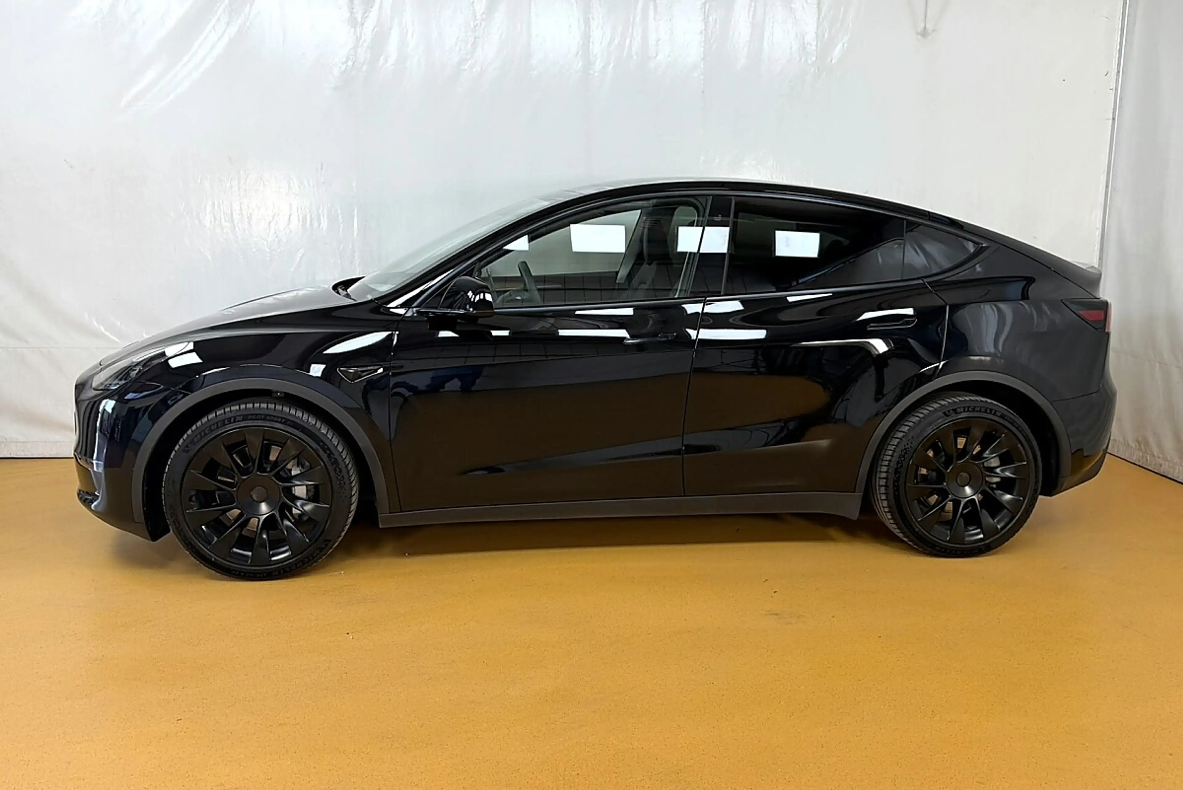 Tesla Model Y Dual Maximale Reichweite Dual AWD — photo 4