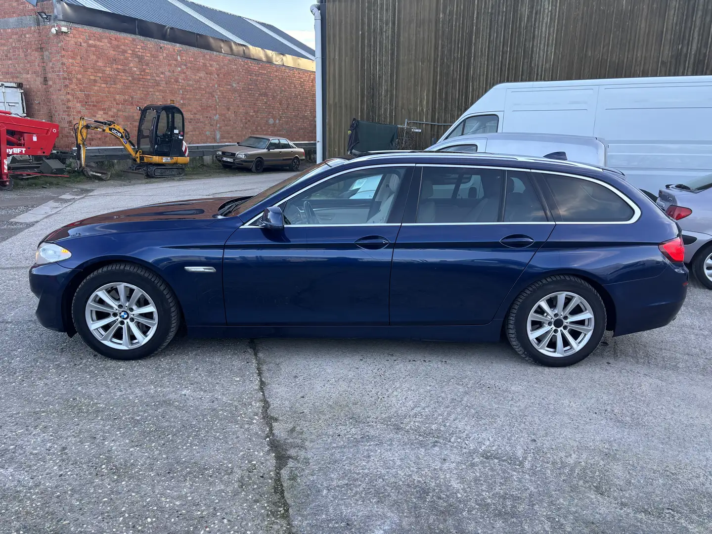 BMW 530 530d xDrive Touring Sport-Aut. Blau - 2