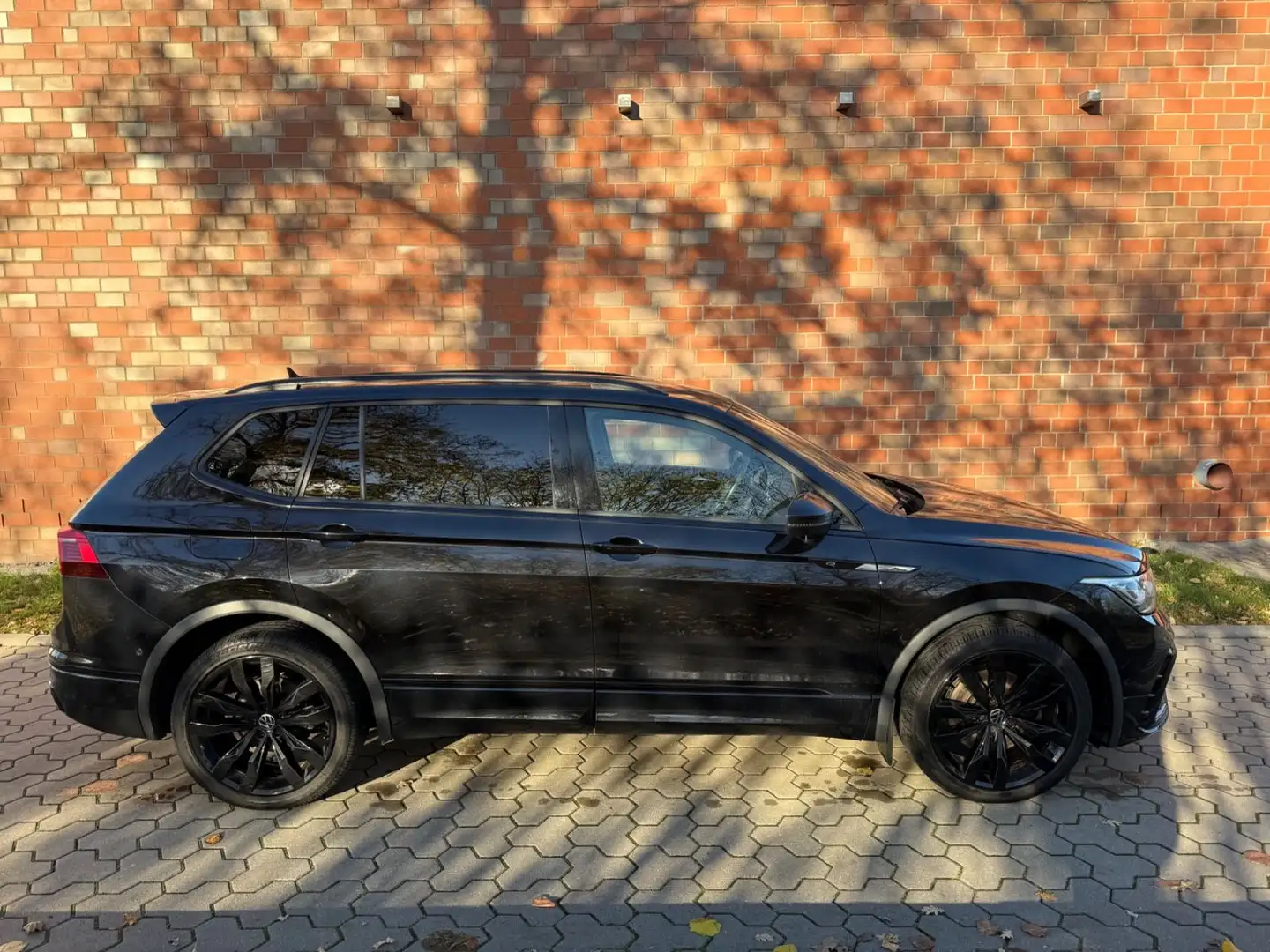 Volkswagen Tiguan Allspace 2.0 TDI-DSG-R-Line-4Mo-LED-ACC- Чорний - 2