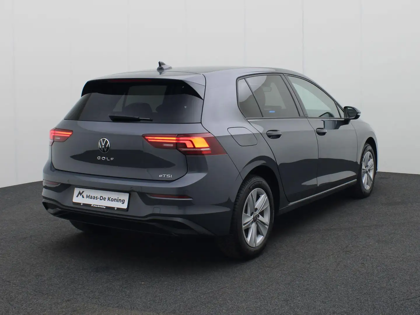 Volkswagen Golf 1.5eTSI/116PK Life DSG · Navigatie · Parkeersensor Grijs - 2