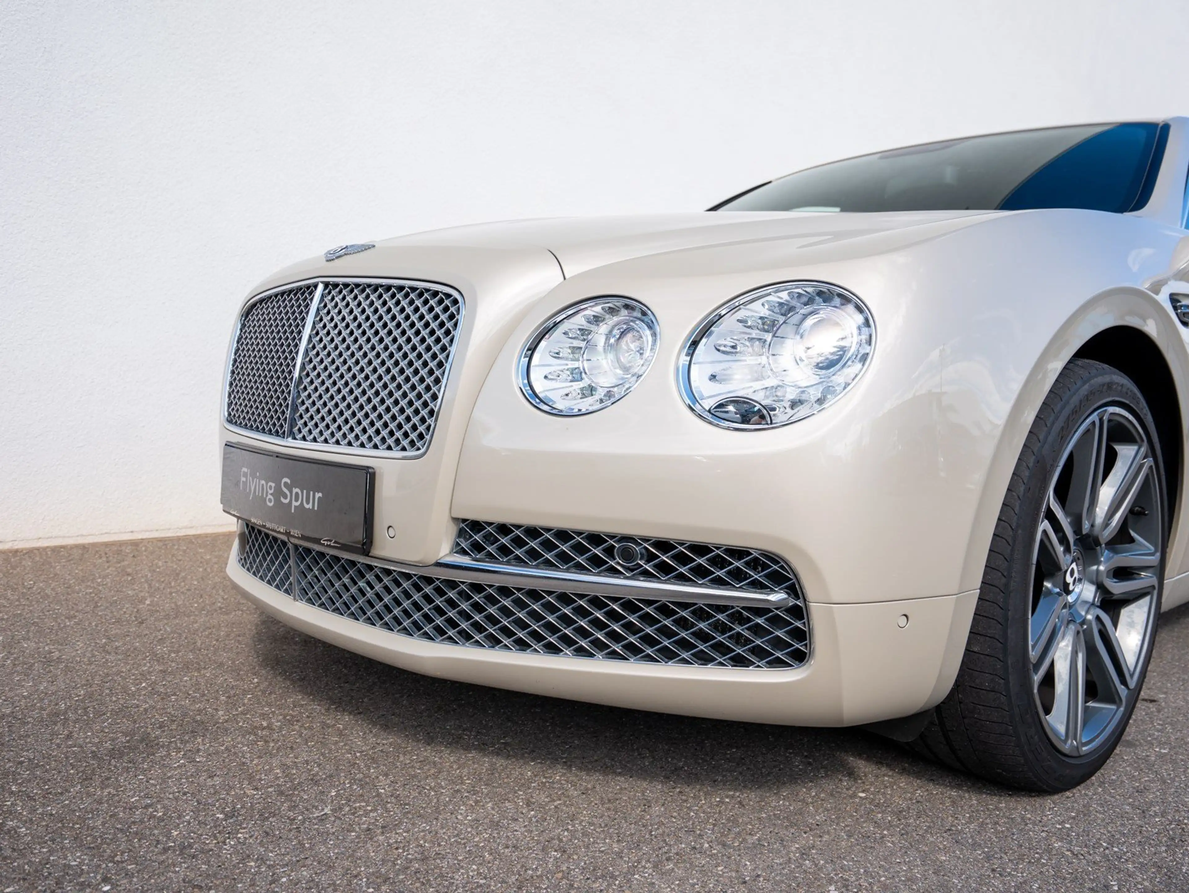 Bentley Flying Spur W12 *Kühlschrank, Naim* — photo 11