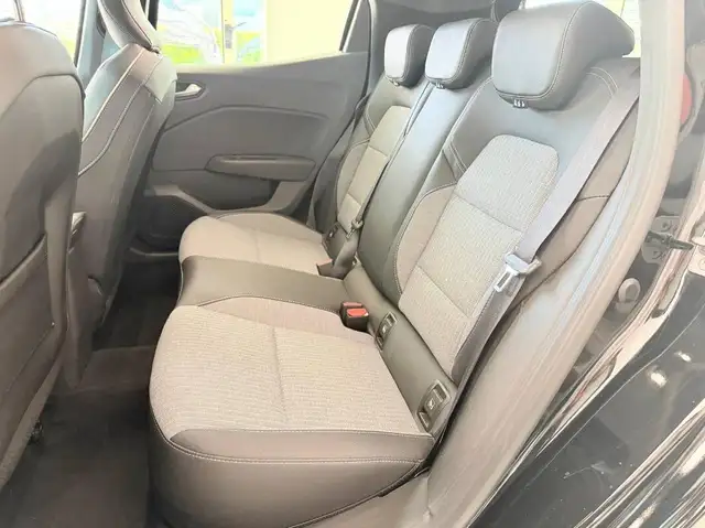 Renault Clio view 11
