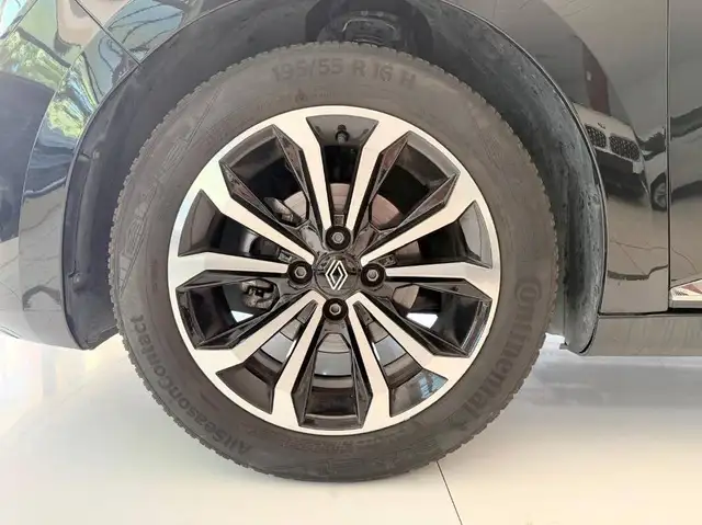 Renault Clio view 9