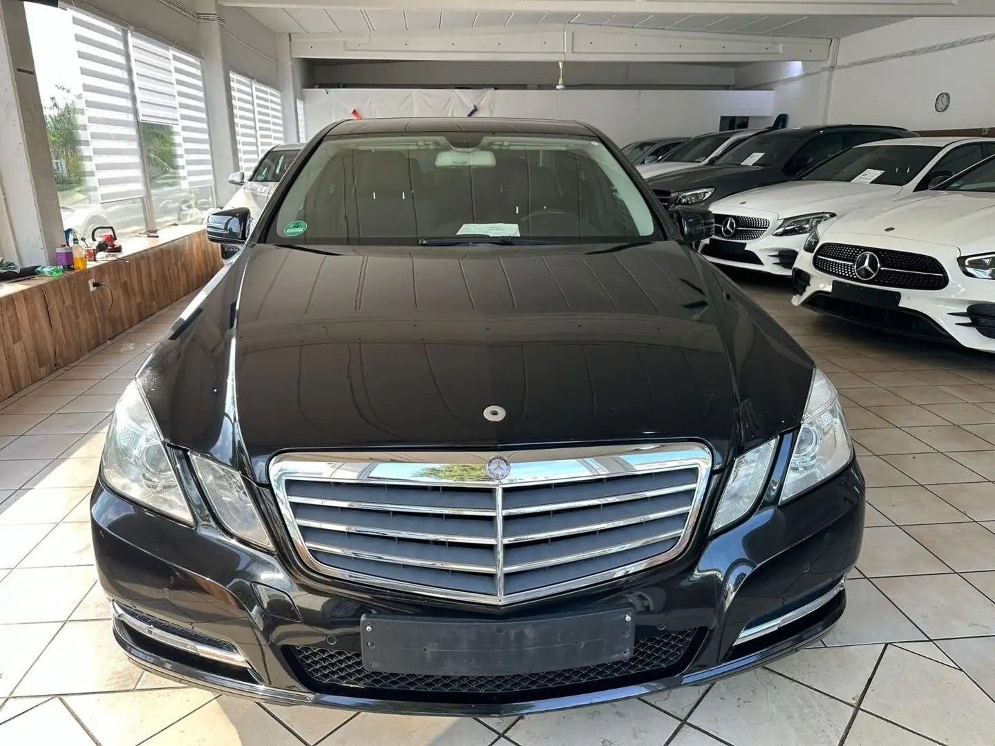 Mercedes-Benz E 220 CDI BlueEfficiency Standheizung Mod 2013 Zwart - 2