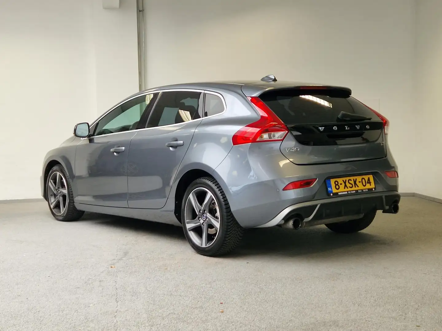 Volvo V40 1.6 T3 R-Design | 2e-EIG | ORG.NL | NAVI | PDC | Grijs - 2