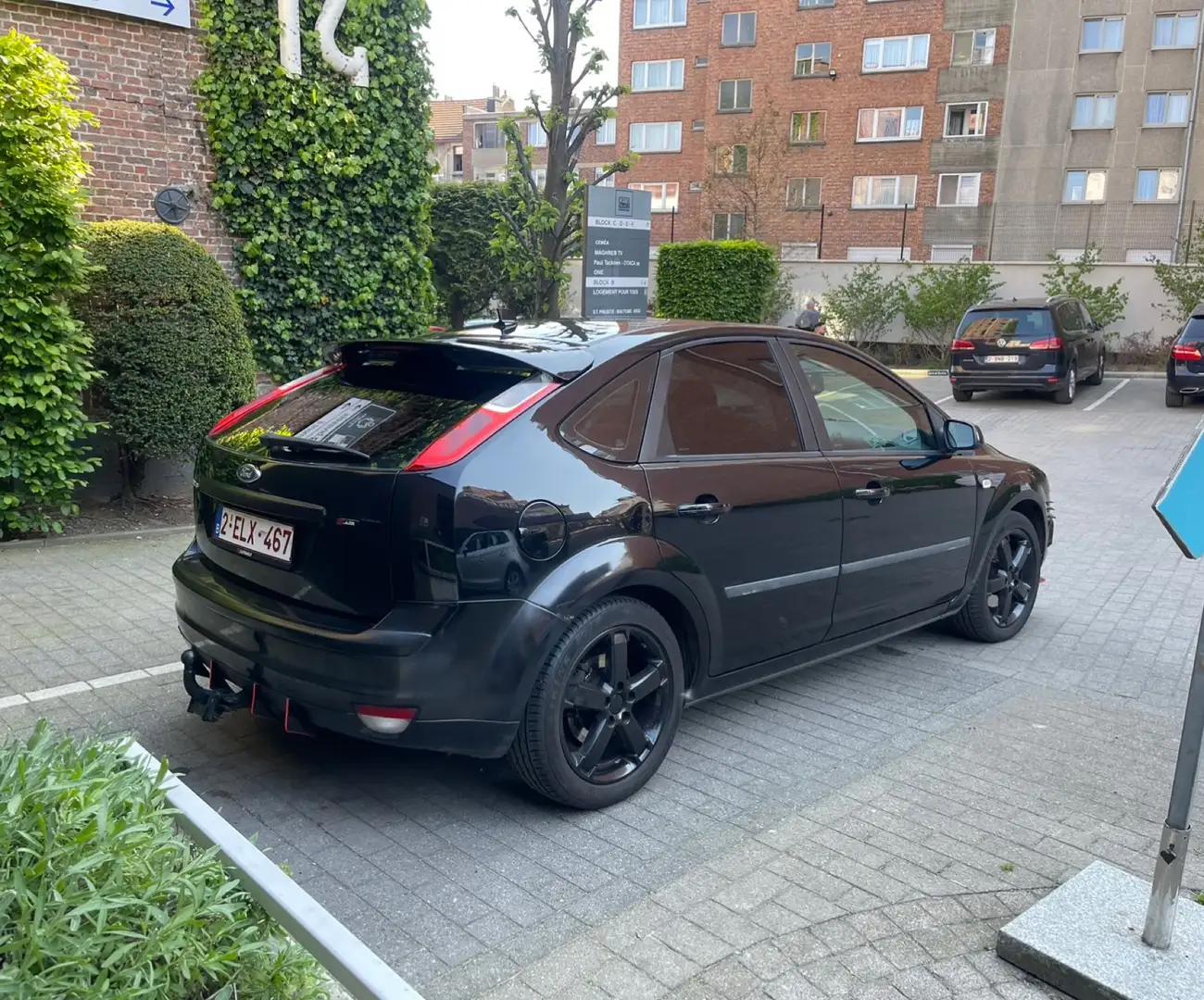 Ford Focus 2.0i 16v Ghia Zwart - 2