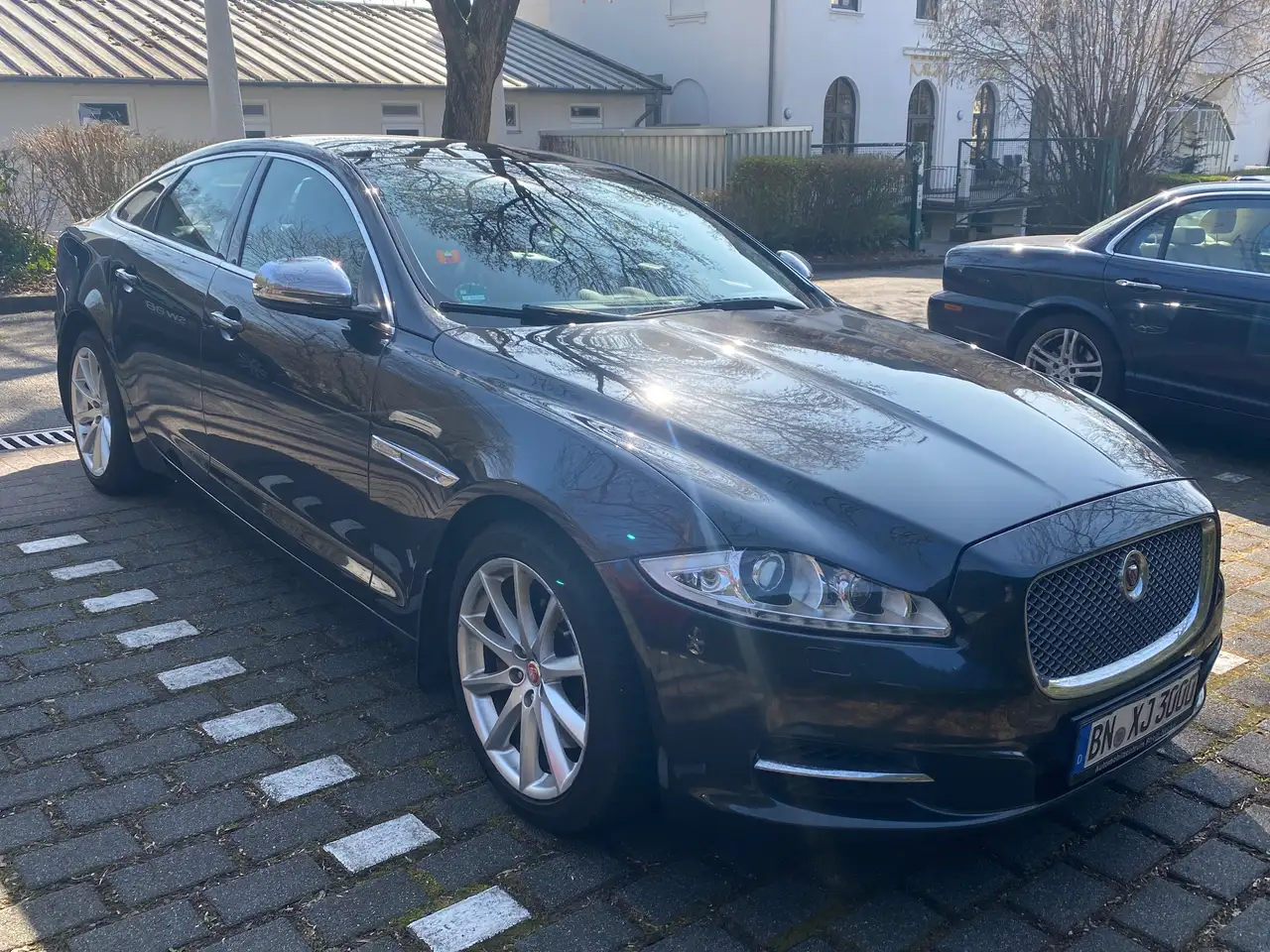Jaguar XJ