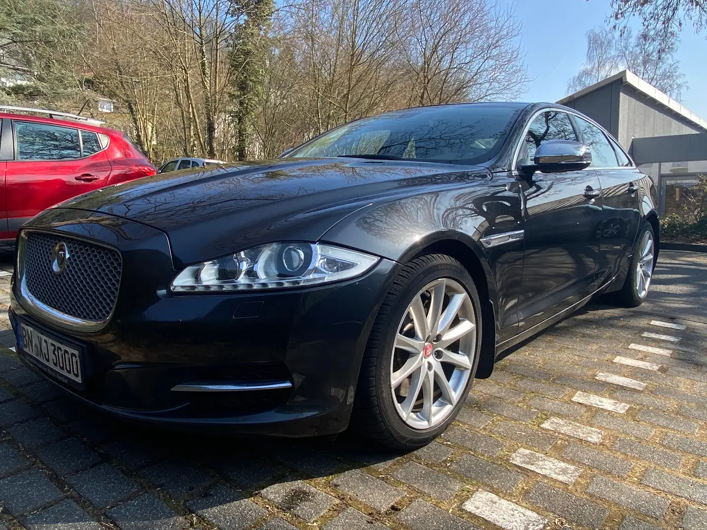 Jaguar XJ XJ 3.0 V6 Diesel S Premium Luxury Černá - 2