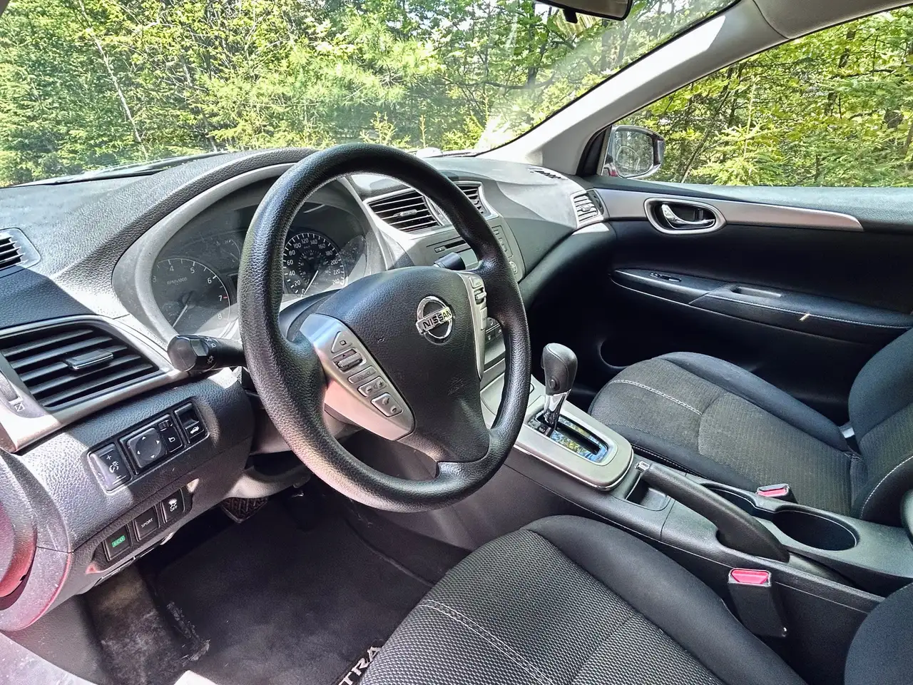 Nissan Sentra снимка Nissan Sentra