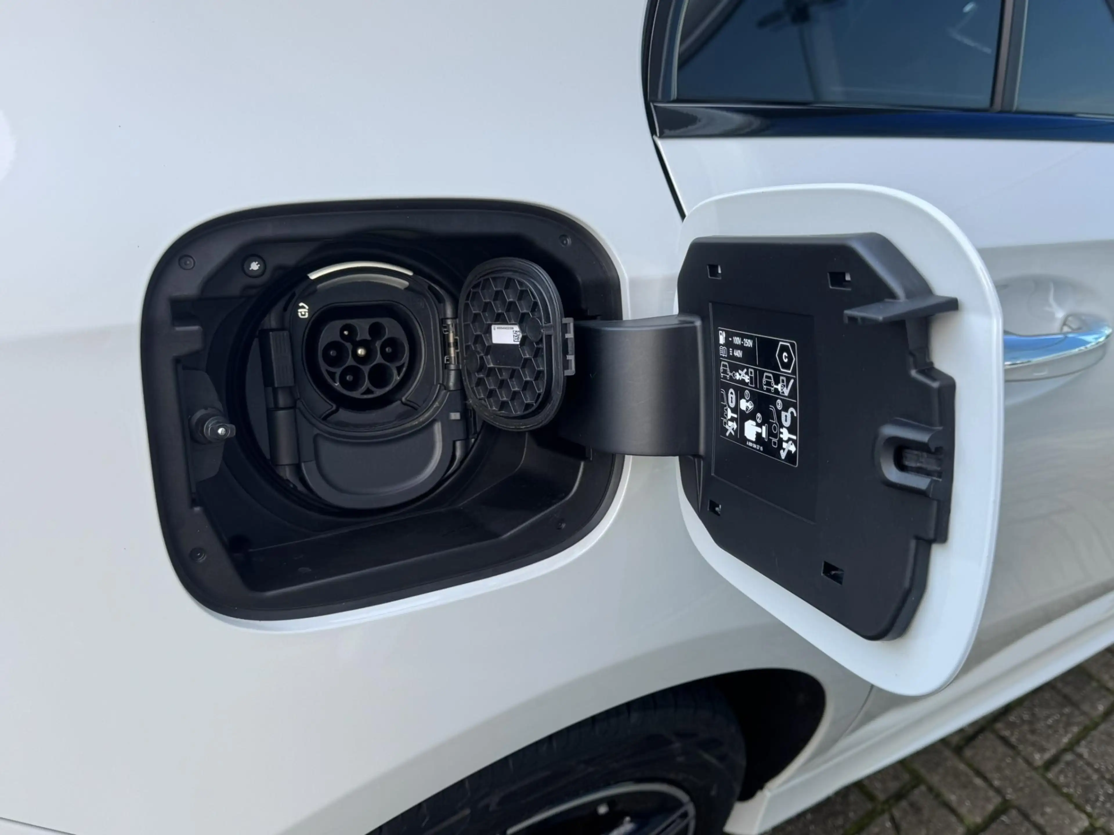 Mercedes-Benz A 250 e AMG Line Plug in Hybride 218pk Pano / Widescreen — photo 10