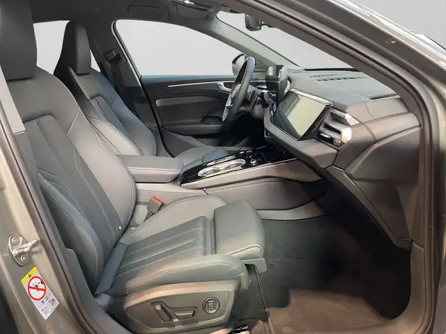 Audi A6 view 4
