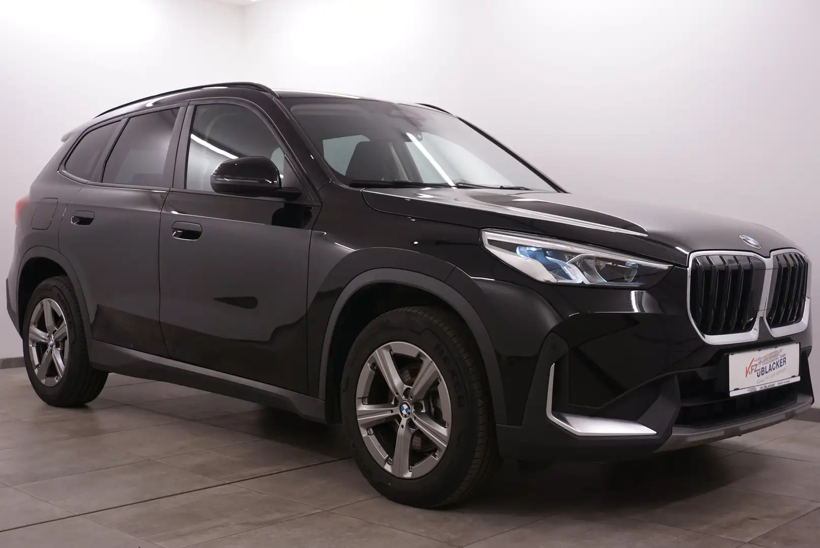 BMW X1 sDrive 18 d // Rückfahrkamera // Automatik // Schwarz - 1