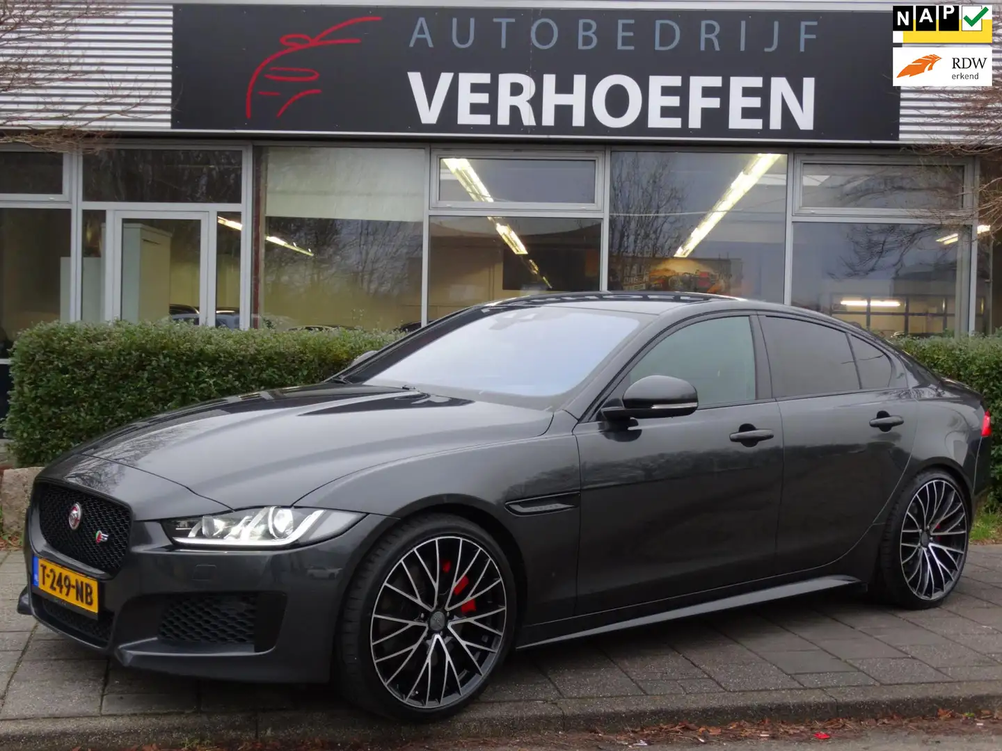 Jaguar XE 3.0 S Platinum Edition - ZWART LEDER - STOEL VERW Szürke - 1