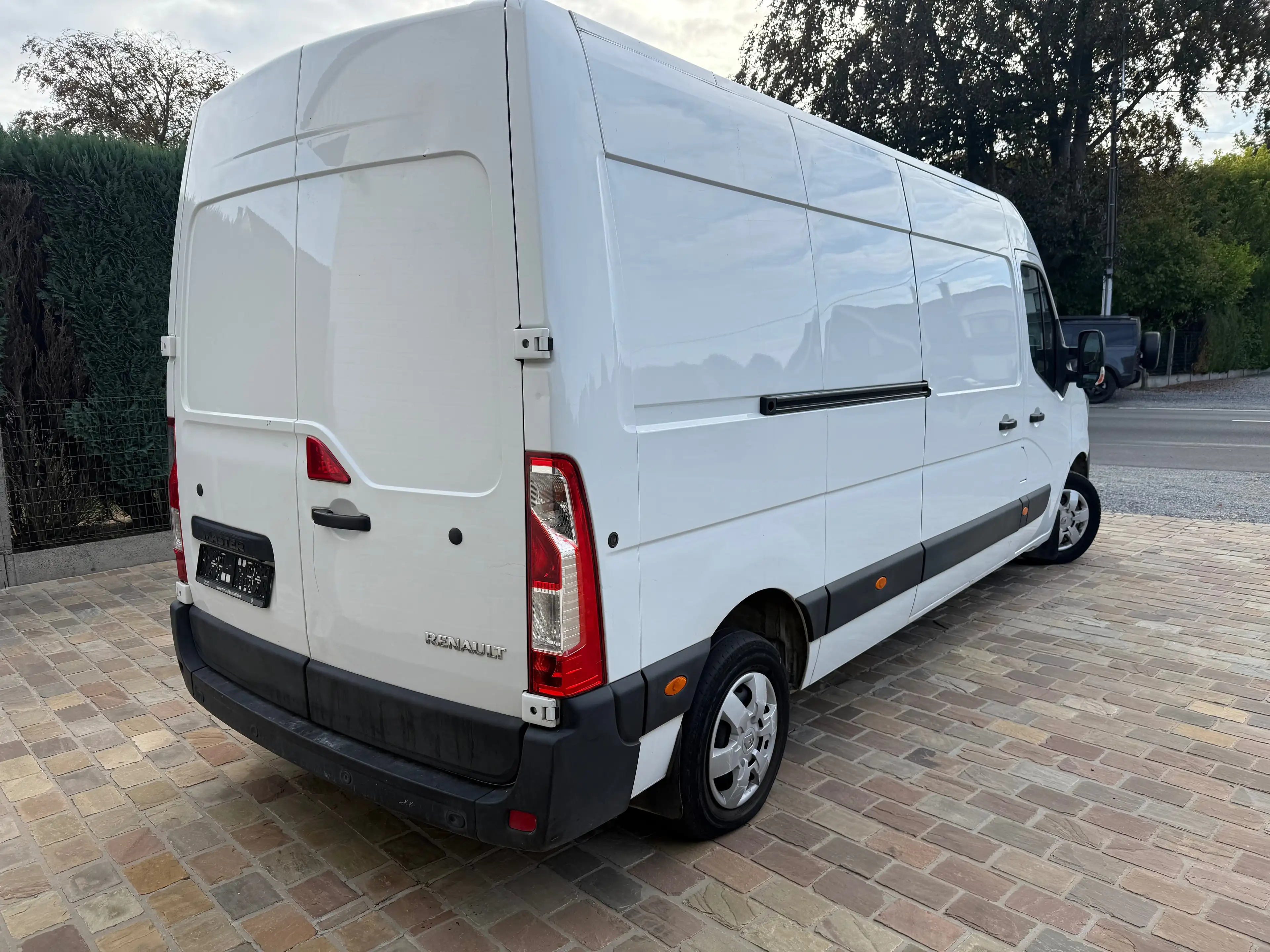 Renault Master 2.3 dCi 35 L3H2 En. Blue Confort (EU6d) — photo 4
