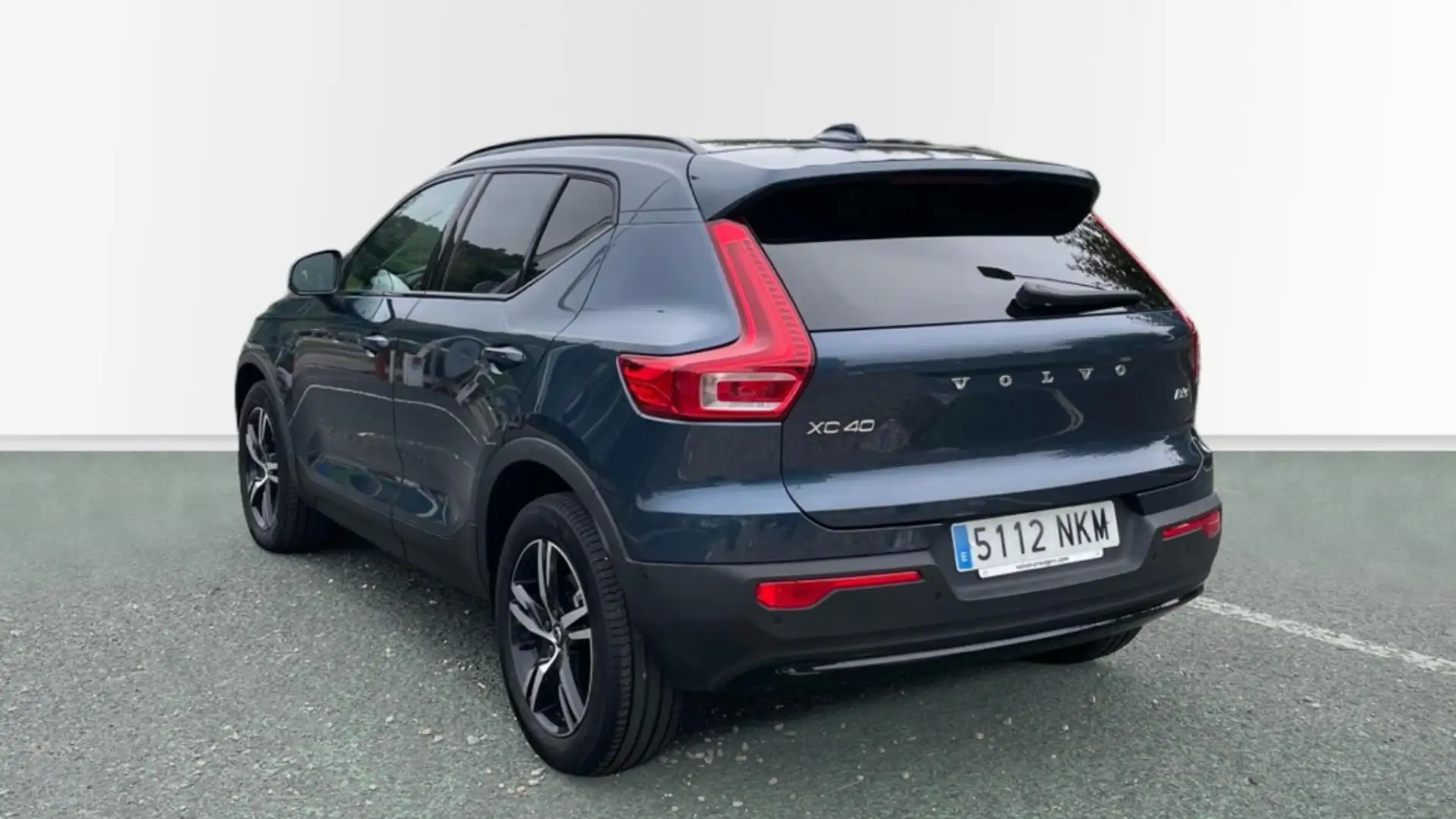 Volvo XC40 2.0 B3 MHEV PLUS DARK DCT 5P - 2
