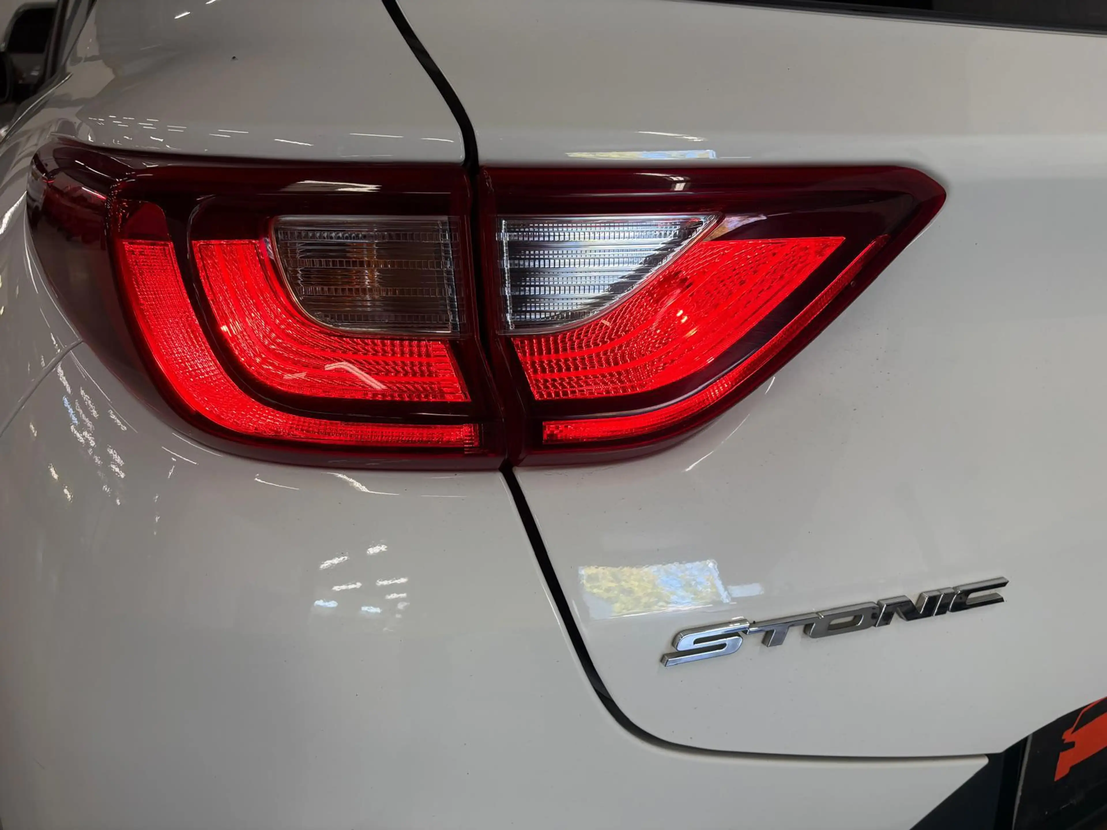 Kia Stonic 1.0 T-GDi Dynamic Plus Line Automaat | NAVI | PDC — photo 12