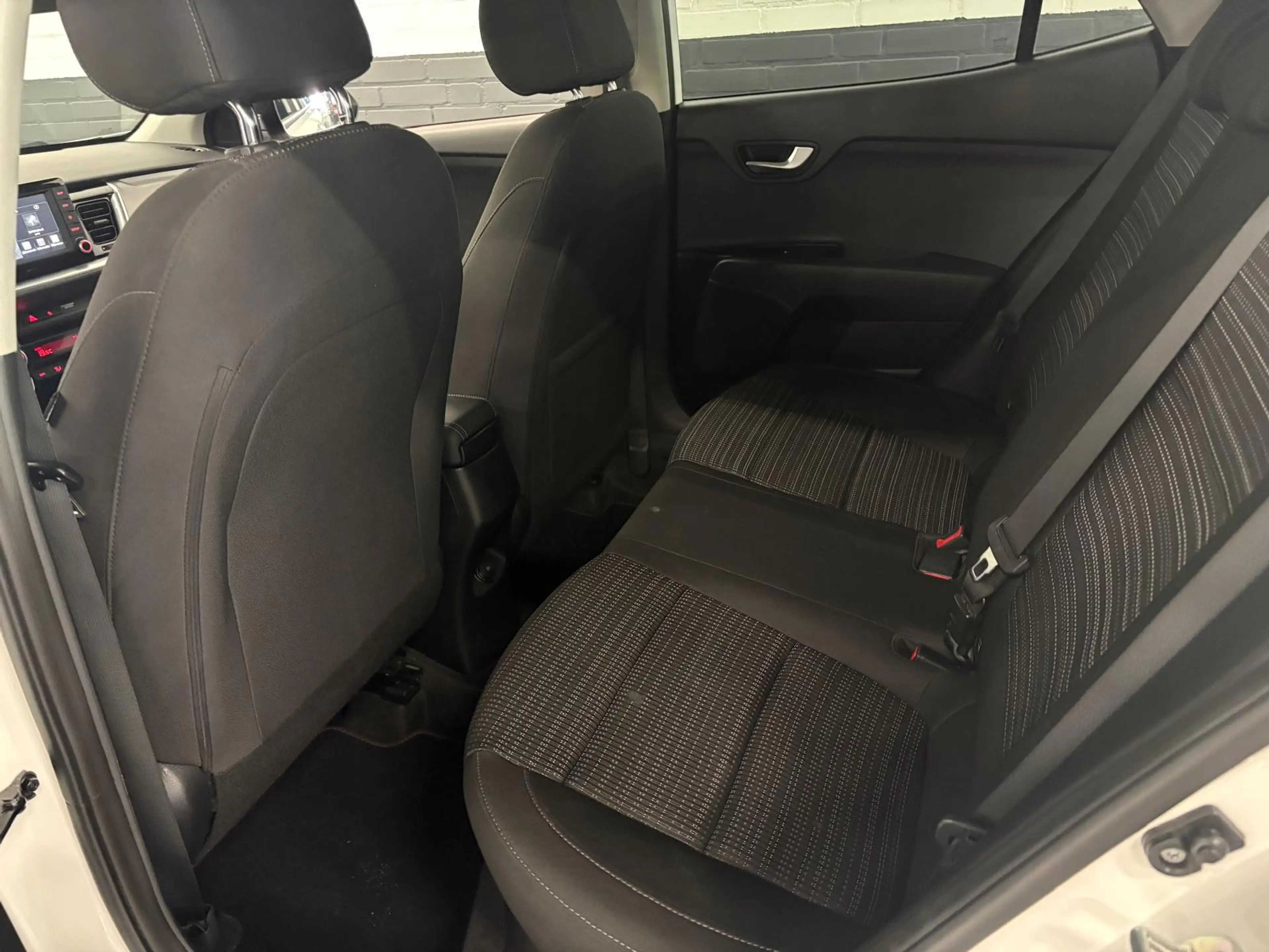 Kia Stonic 1.0 T-GDi Dynamic Plus Line Automaat | NAVI | PDC — photo 16