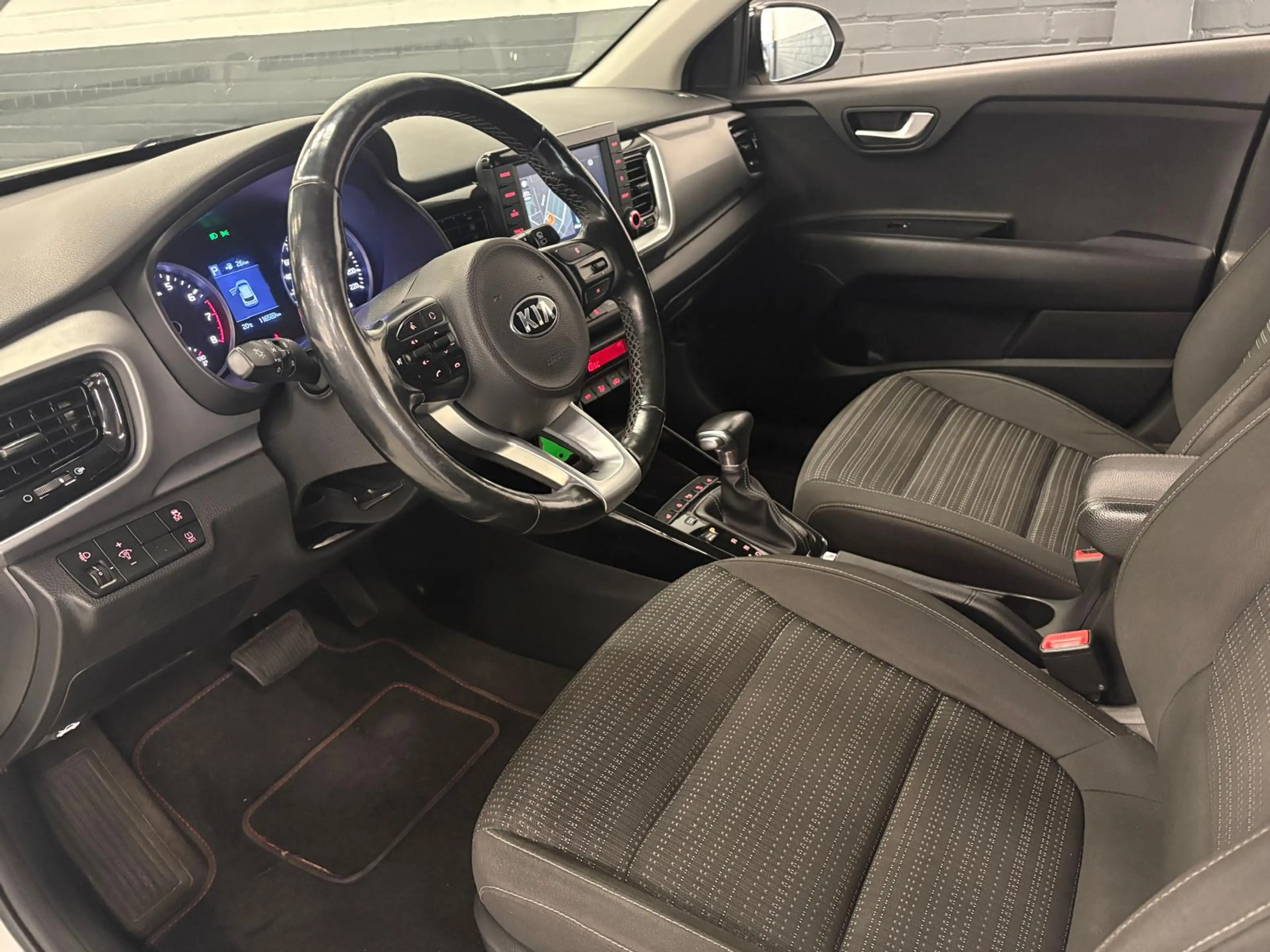Kia Stonic 1.0 T-GDi Dynamic Plus Line Automaat | NAVI | PDC — photo 2