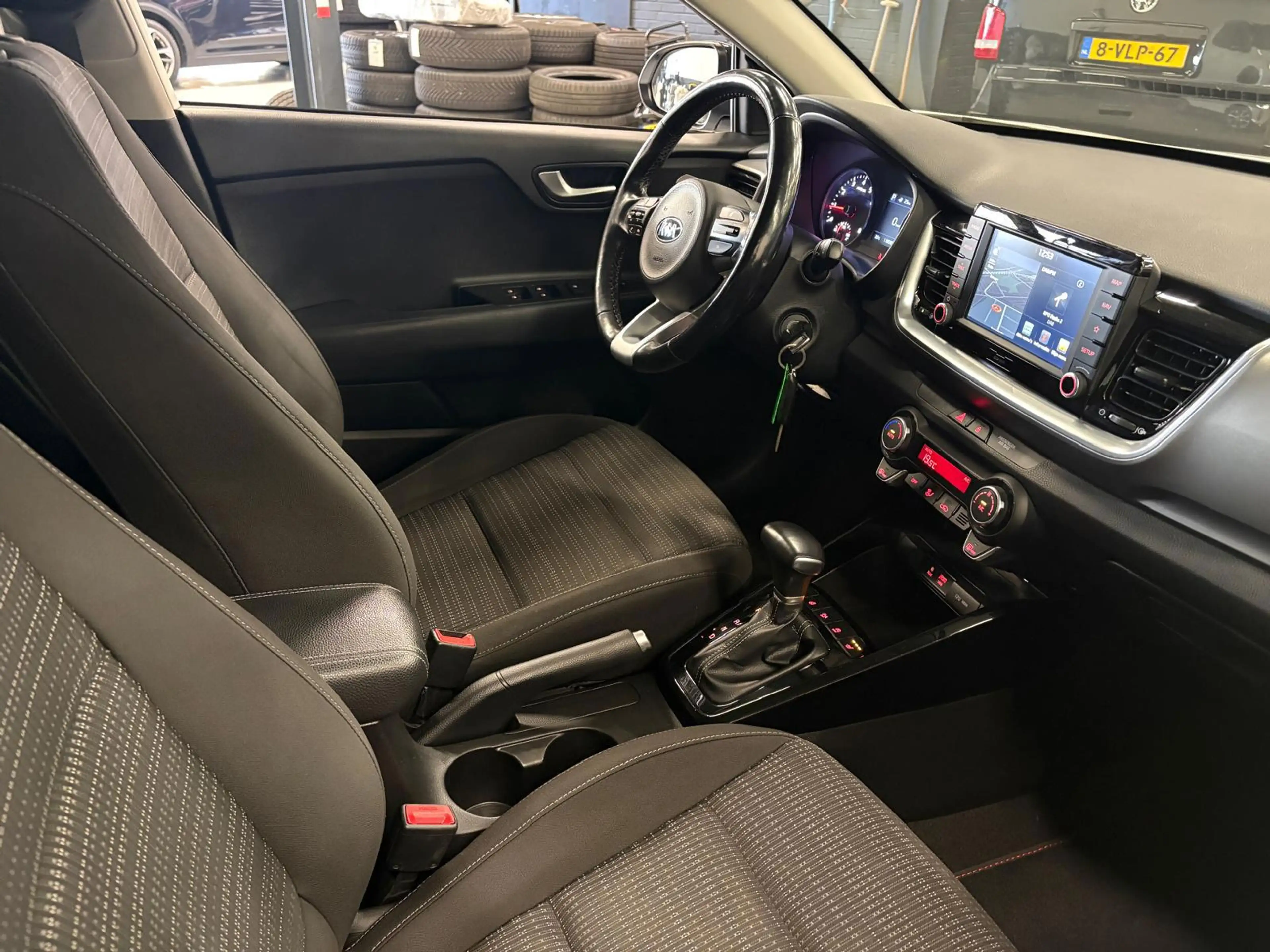Kia Stonic 1.0 T-GDi Dynamic Plus Line Automaat | NAVI | PDC — photo 14