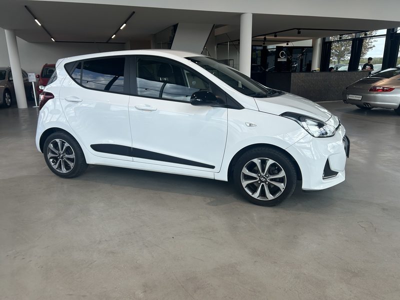 Hyundai i10 AUTOMATIK+NAVIGATION+SITZHEIZUNG+PDC Passion +