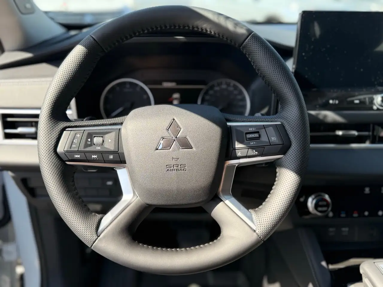 Mitsubishi Outlander снимка Mitsubishi Outlander