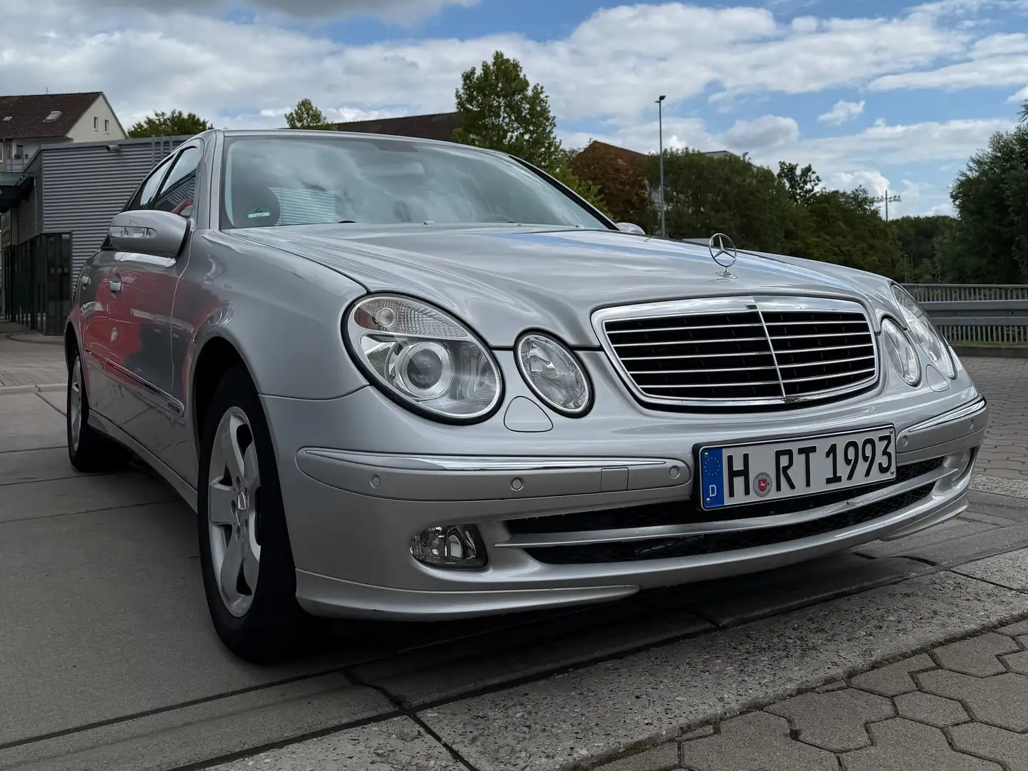 Mercedes-Benz E 240 E 240 4Matic Avantgarde Silber - 2