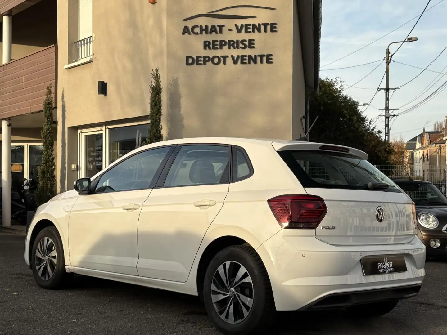 Volkswagen Polo Polo 1.6 16V TDI - 95 - BV DSG 7  VI  Lounge Business Société Réversible (TVA N Blanc - 2