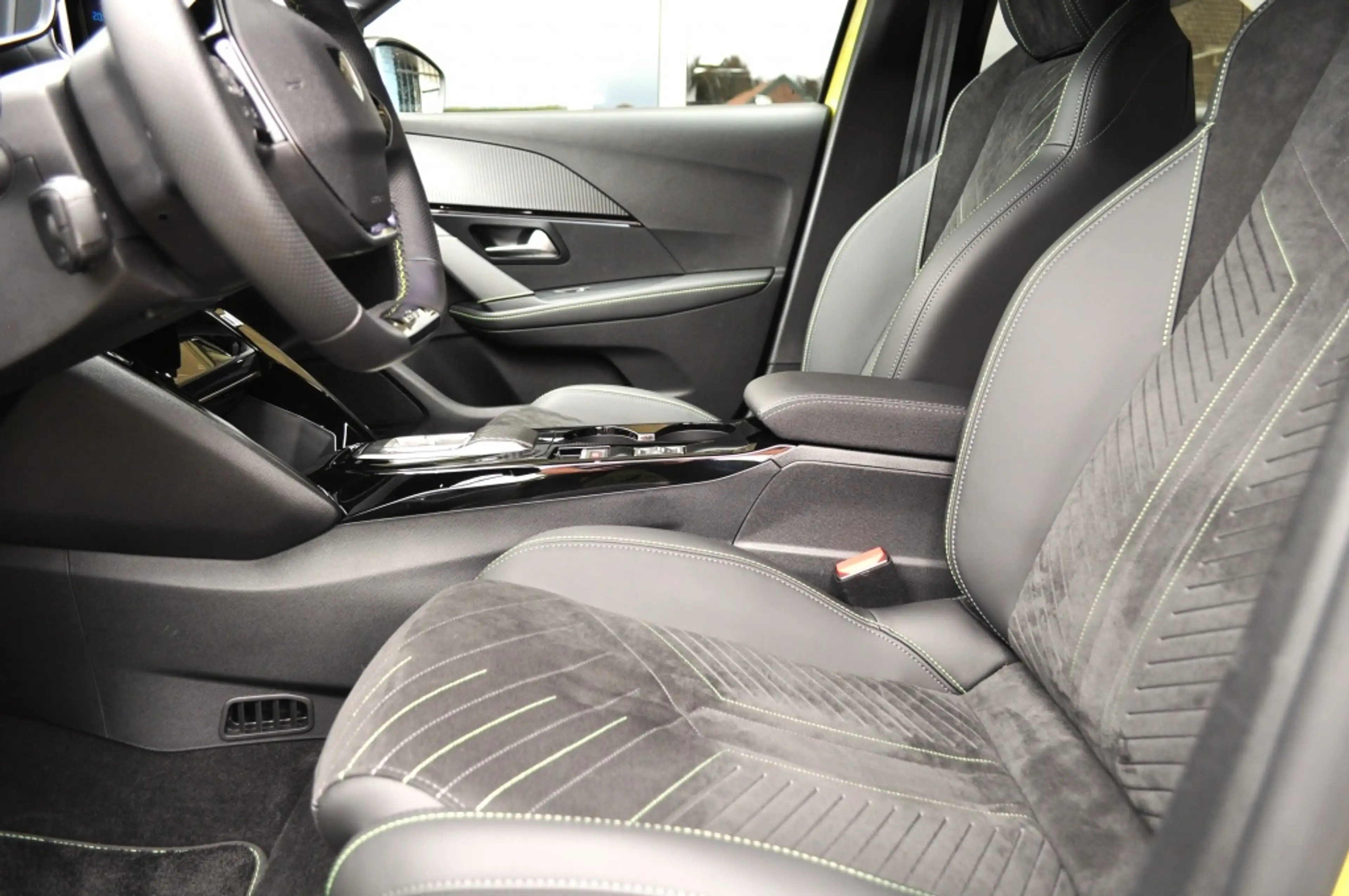 Peugeot e-208 GT 51 kWh elek stoel+verw+mass navi adcrc Cam v+a — photo 10