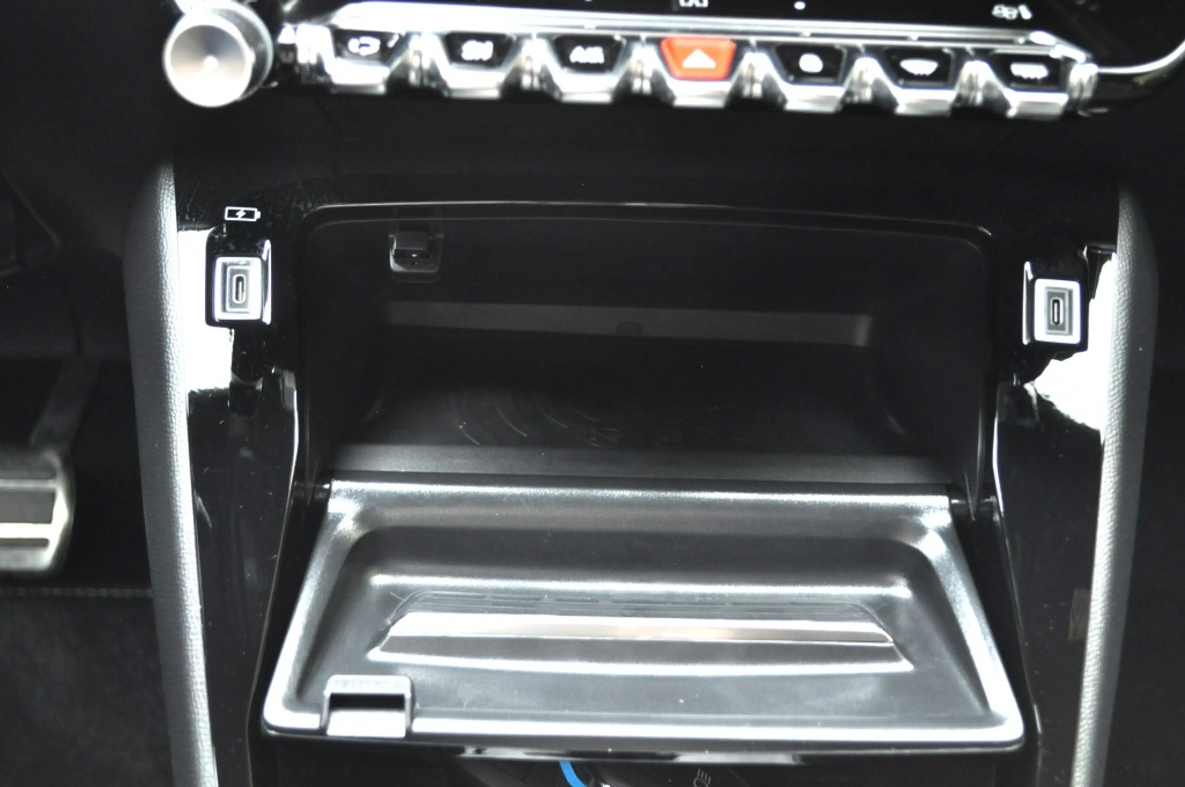 Peugeot e-208 GT 51 kWh elek stoel+verw+mass navi adcrc Cam v+a — photo 16