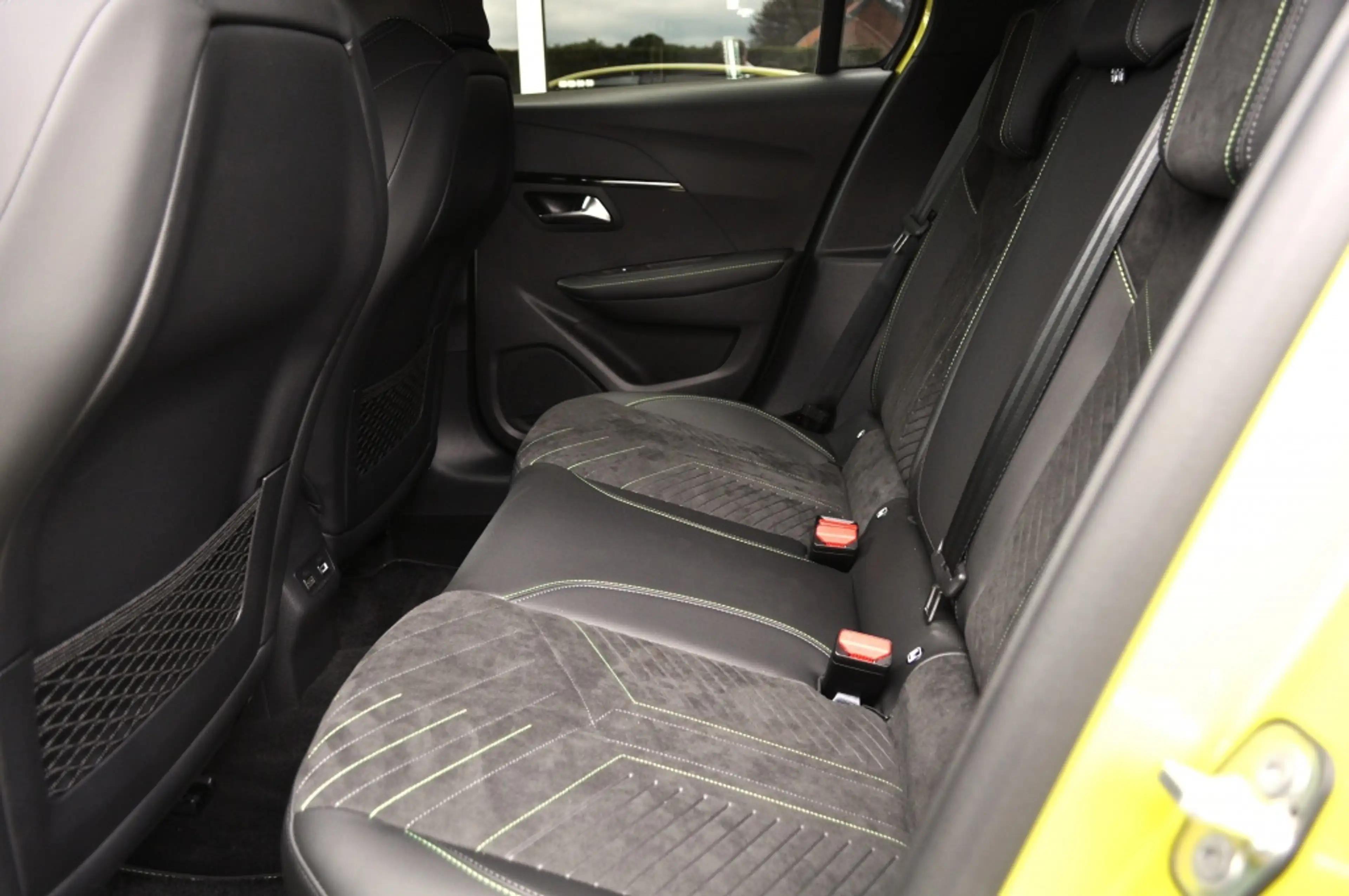 Peugeot e-208 GT 51 kWh elek stoel+verw+mass navi adcrc Cam v+a — photo 7