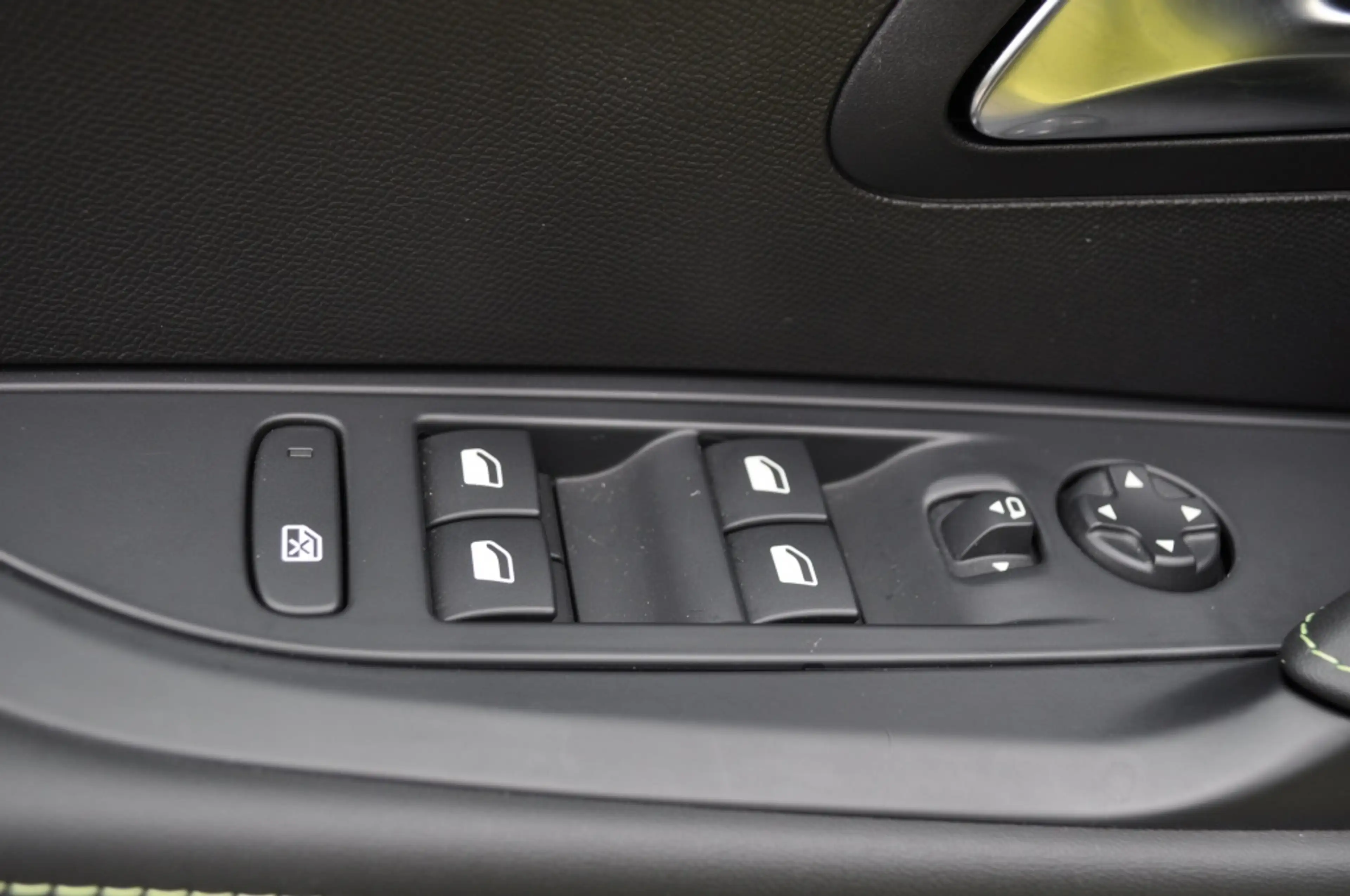 Peugeot e-208 GT 51 kWh elek stoel+verw+mass navi adcrc Cam v+a — photo 12