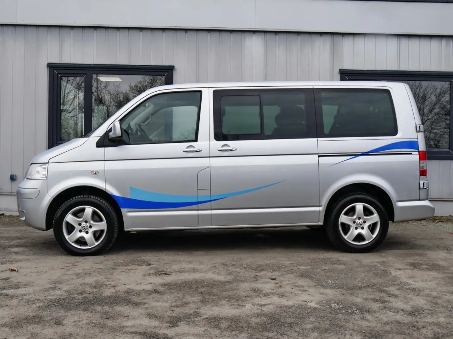 Volkswagen T5 Comfortline Caravelle 4motion Klima+Sitzhhzg Plateado - 2