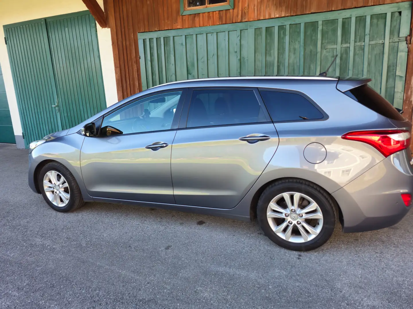 Hyundai i30 i30 CW 1,4 CRDi Europe Plus DPF Europe Plus Grau - 2