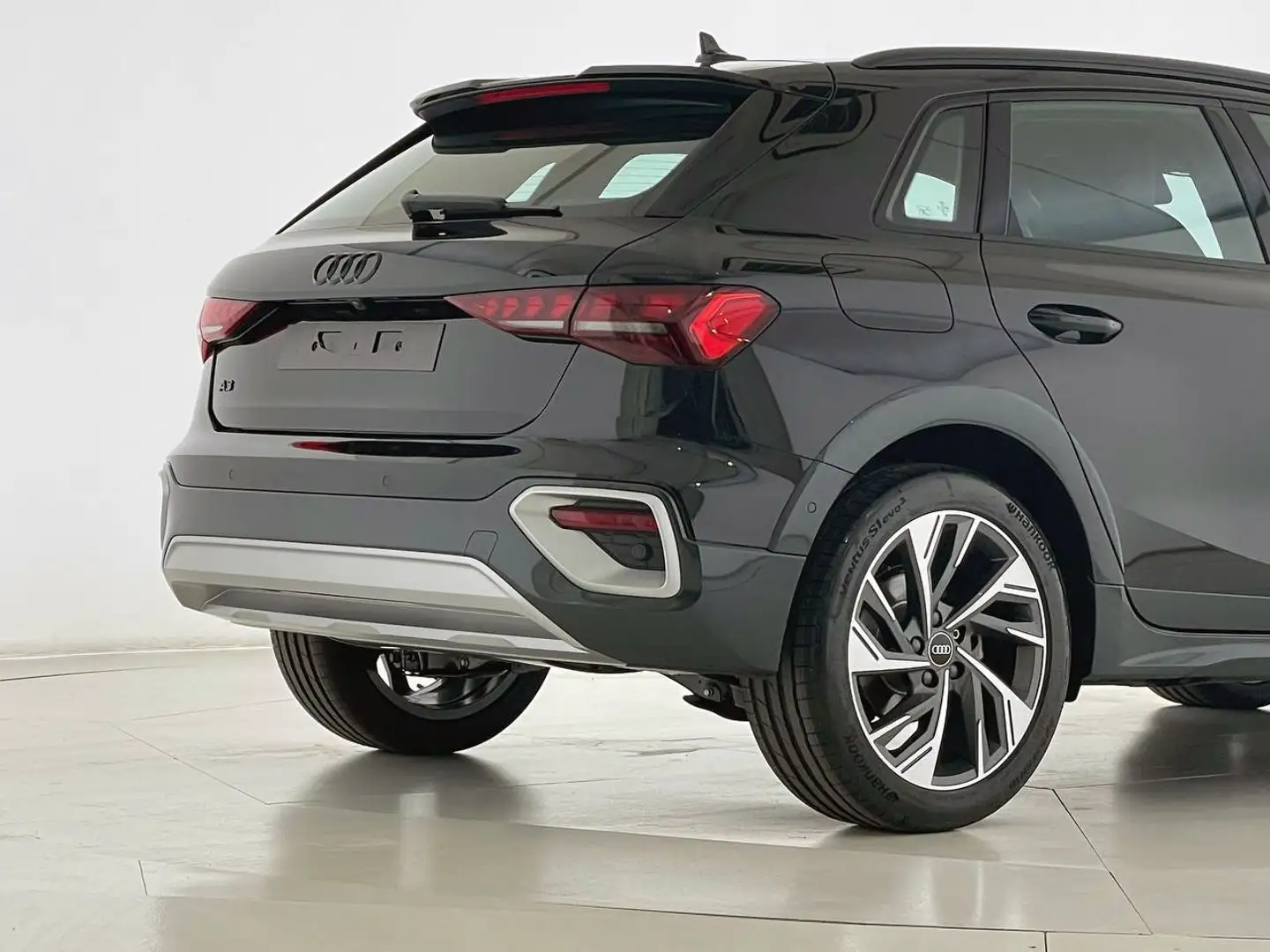 Audi A3 A3 allstreet 35 TDI S tronic Identity Contrast Noir - 2