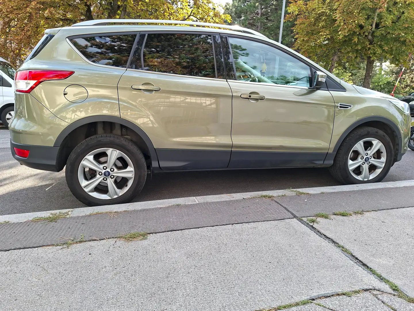 Ford Kuga Kuga 1,6 EcoBoost Trend Trend Gold - 1