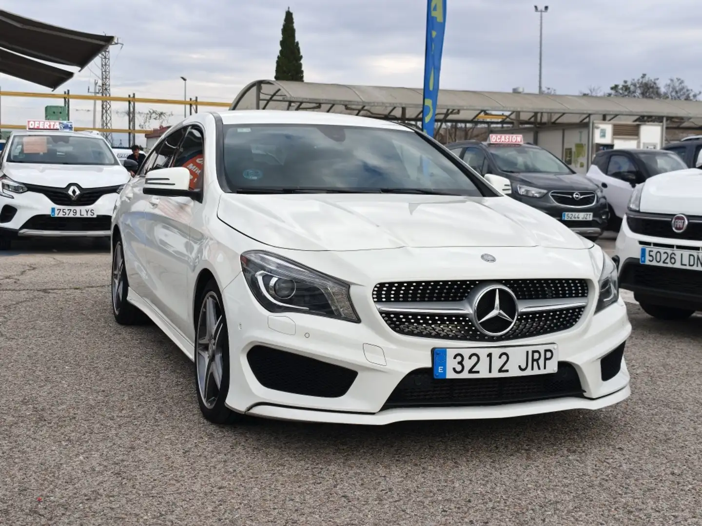 Mercedes-Benz CLA 200 Shooting Brake 200d AMG Line 7G-DCT Blanco - 2