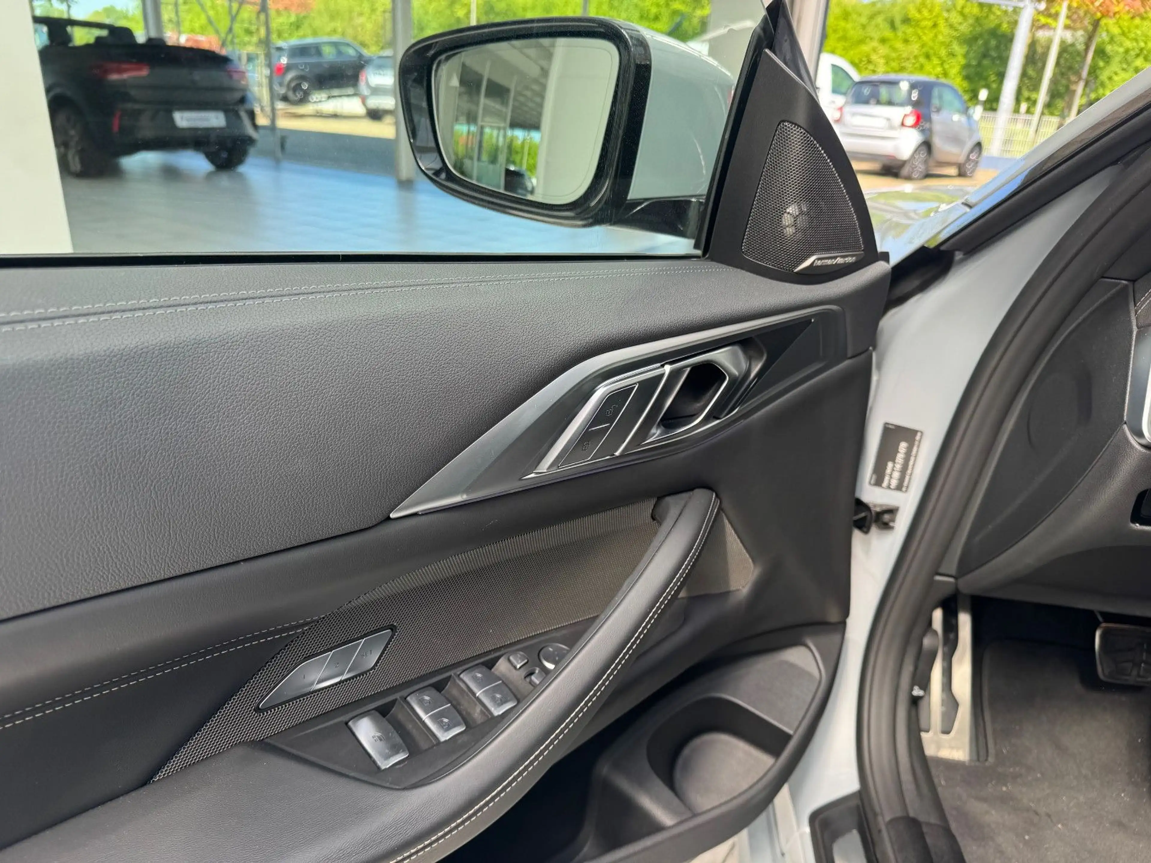 BMW M4 4 Cabrio M440 i xDrive — photo 17