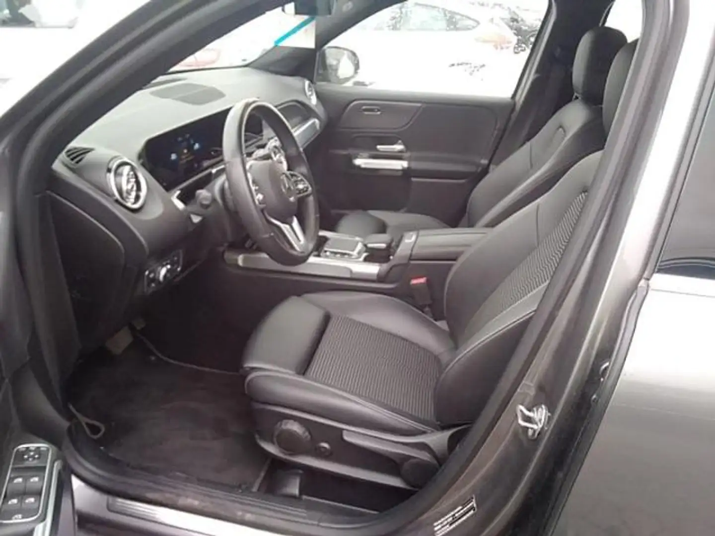 Mercedes-Benz GLB 200 MERCEDES 2.0 D DCT 110KW (150CV) 5 Puertas Gris - 2