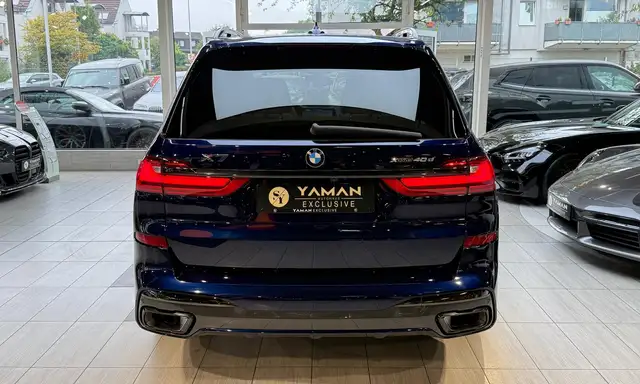 BMW X7 view 6