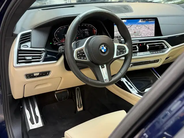 BMW X7 view 11
